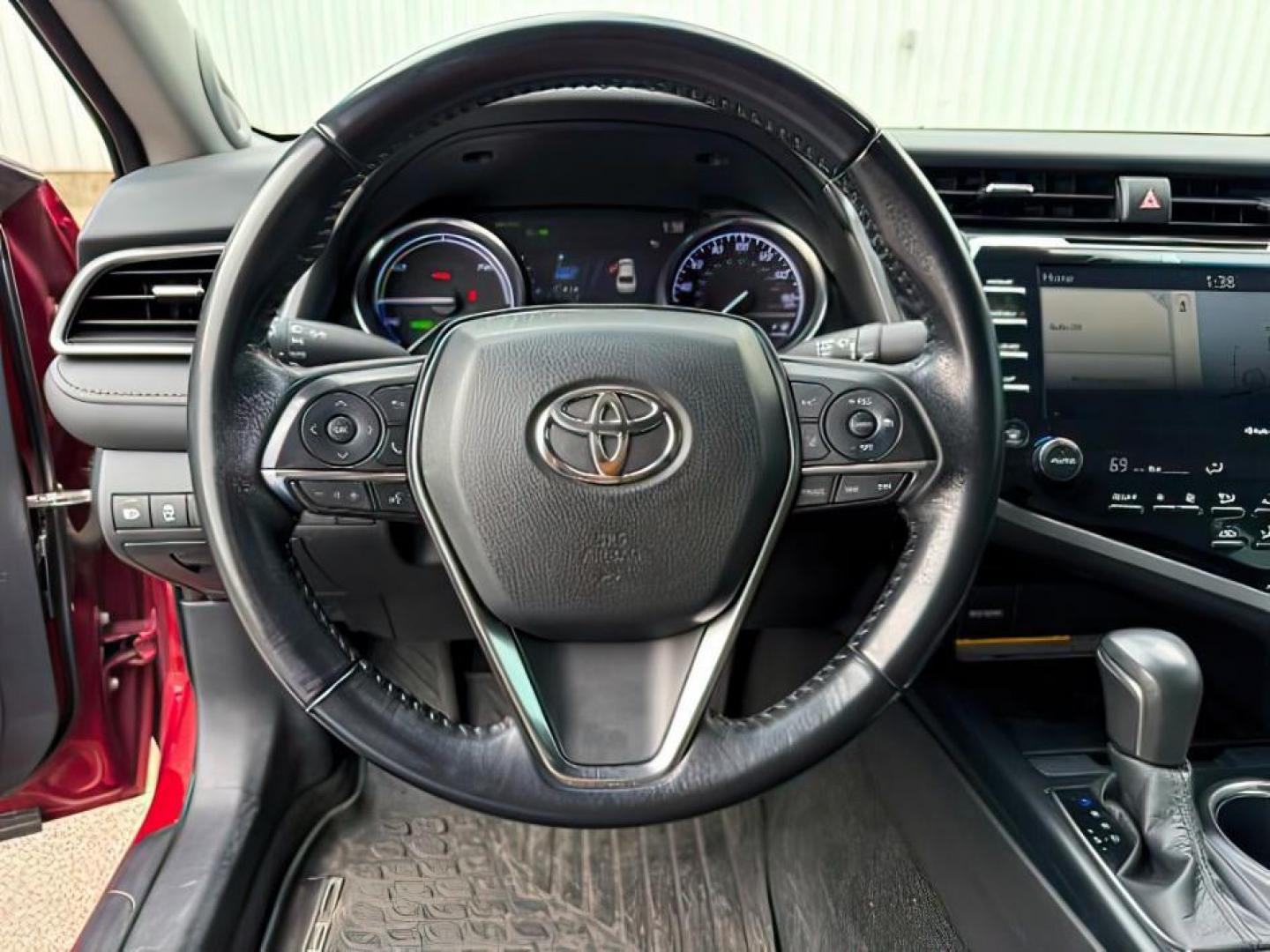 2019 RED /Black Toyota Camry Hybrid (4T1B21HK3KU) with an Dynamic Force 25L I-4 portdirect injection engine, Automatic transmission, located at 1175 N Woodruff Ave, Idaho Falls, ID, 83401, 43.506901, -111.999657 - At Timberline Auto, finding a great deal on your next vehicle is always easy! Our experienced sales staff's goal is to help find you the right vehicle at the right price! Our knowledgeable finance department has options for almost any credit score. We offer extended service contract options to prote - Photo#12