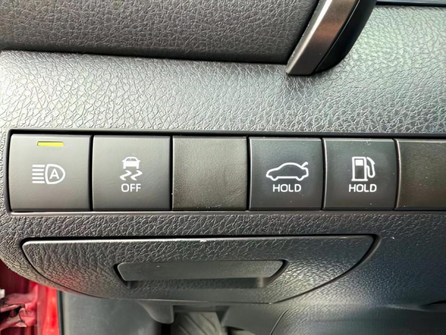 2019 RED /Black Toyota Camry Hybrid (4T1B21HK3KU) with an Dynamic Force 25L I-4 portdirect injection engine, Automatic transmission, located at 1175 N Woodruff Ave, Idaho Falls, ID, 83401, 43.506901, -111.999657 - At Timberline Auto, finding a great deal on your next vehicle is always easy! Our experienced sales staff's goal is to help find you the right vehicle at the right price! Our knowledgeable finance department has options for almost any credit score. We offer extended service contract options to prote - Photo#18