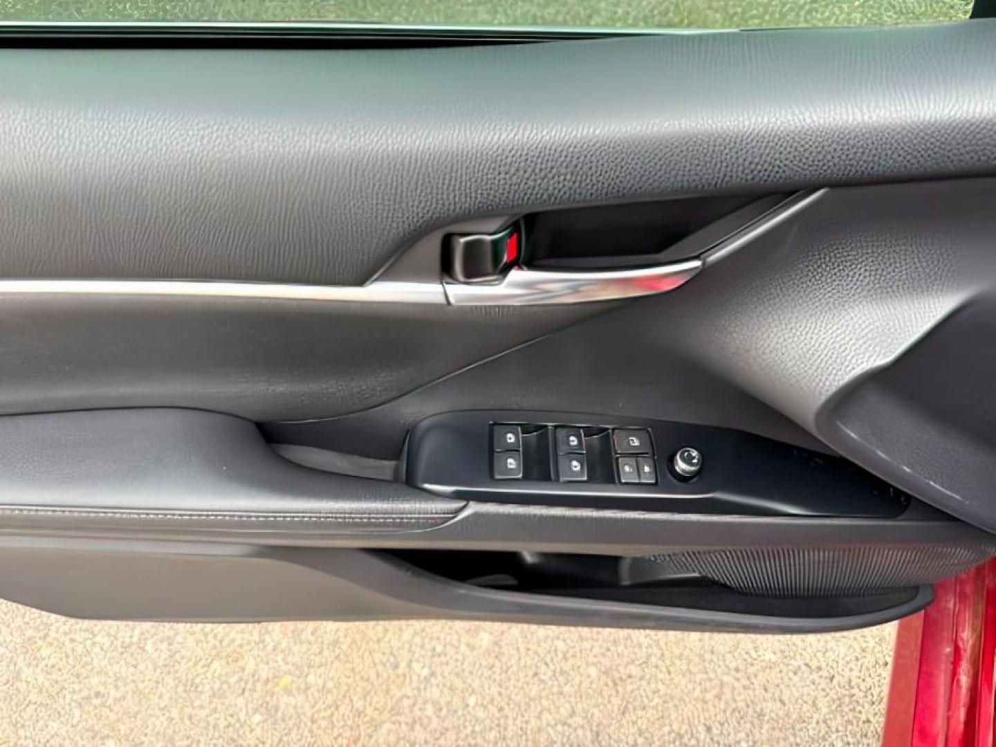 2019 RED /Black Toyota Camry Hybrid (4T1B21HK3KU) with an Dynamic Force 25L I-4 portdirect injection engine, Automatic transmission, located at 1175 N Woodruff Ave, Idaho Falls, ID, 83401, 43.506901, -111.999657 - At Timberline Auto, finding a great deal on your next vehicle is always easy! Our experienced sales staff's goal is to help find you the right vehicle at the right price! Our knowledgeable finance department has options for almost any credit score. We offer extended service contract options to prote - Photo#21