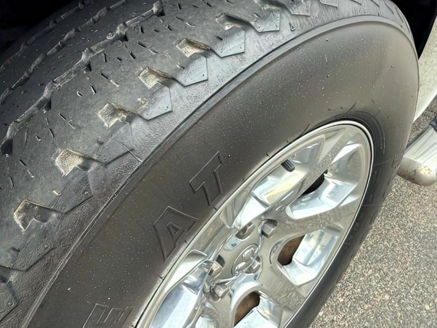 2013 WHITE /LEATHER Ram 1500 (1C6RR7NT9DS) with an 57 engine, Automatic transmission, located at 1175 N Woodruff Ave, Idaho Falls, ID, 83401, 43.506901, -111.999657 - At Timberline Auto, finding a great deal on your next vehicle is always easy! Our experienced sales staff's goal is to help find you the right vehicle at the right price! Our knowledgeable finance department has options for almost any credit score. We offer extended service contract options to prote - Photo#10