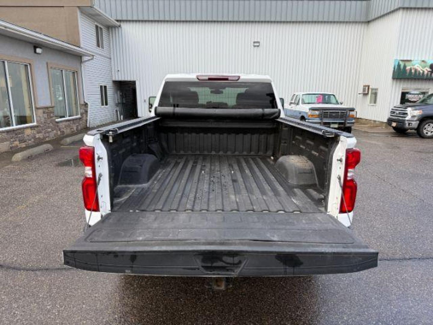 2020 WHITE /LEATHER Chevrolet Silverado 2500HD (1GC4YPEY0LF) with an 66L V8 16V OHV TURBO DIESEL engine, Automatic transmission, located at 1175 N Woodruff Ave, Idaho Falls, ID, 83401, 43.506901, -111.999657 - At Timberline Auto, finding a great deal on your next vehicle is always easy! Our experienced sales staff's goal is to help find you the right vehicle at the right price! Our knowledgeable finance department has options for almost any credit score. We offer extended service contract options to prote - Photo#29