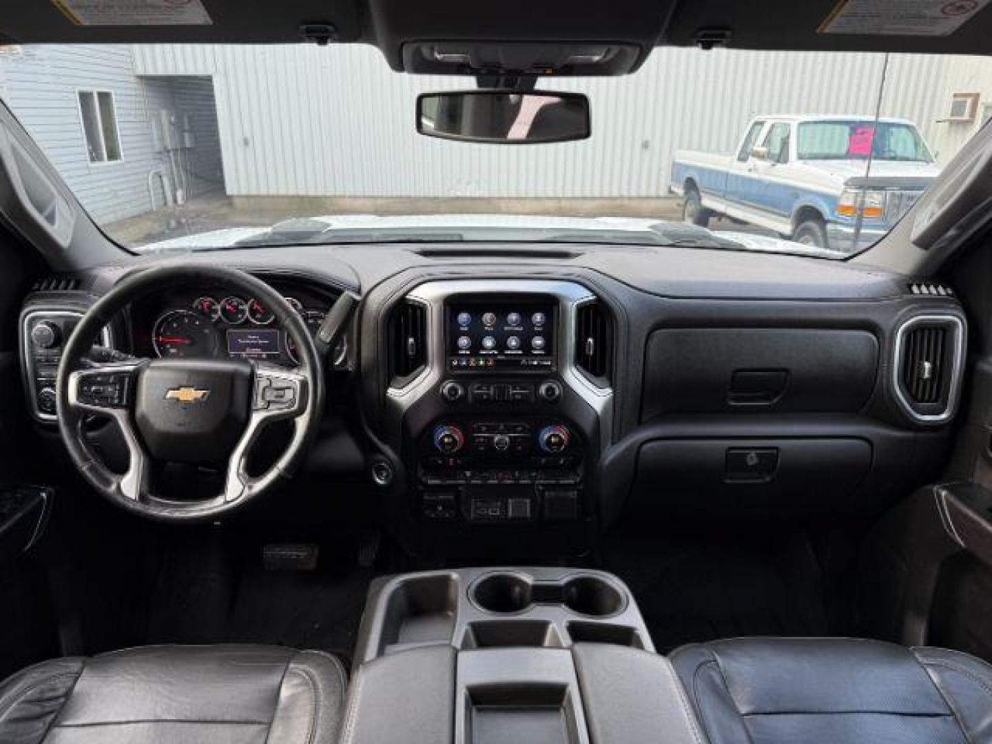 2020 WHITE /LEATHER Chevrolet Silverado 2500HD (1GC4YPEY0LF) with an 66L V8 16V OHV TURBO DIESEL engine, Automatic transmission, located at 1175 N Woodruff Ave, Idaho Falls, ID, 83401, 43.506901, -111.999657 - At Timberline Auto, finding a great deal on your next vehicle is always easy! Our experienced sales staff's goal is to help find you the right vehicle at the right price! Our knowledgeable finance department has options for almost any credit score. We offer extended service contract options to prote - Photo#45