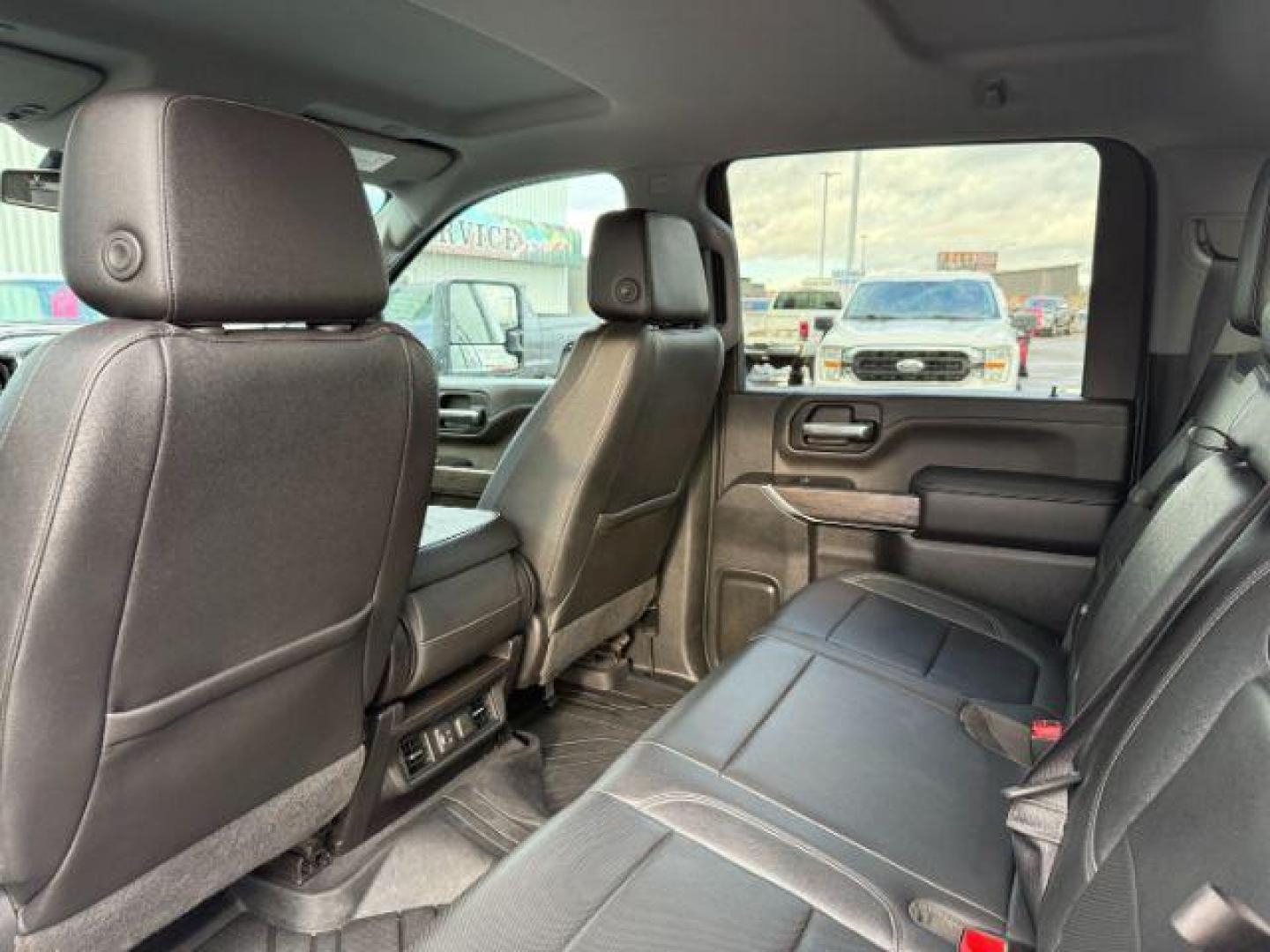 2020 WHITE /LEATHER Chevrolet Silverado 2500HD (1GC4YPEY0LF) with an 66L V8 16V OHV TURBO DIESEL engine, Automatic transmission, located at 1175 N Woodruff Ave, Idaho Falls, ID, 83401, 43.506901, -111.999657 - At Timberline Auto, finding a great deal on your next vehicle is always easy! Our experienced sales staff's goal is to help find you the right vehicle at the right price! Our knowledgeable finance department has options for almost any credit score. We offer extended service contract options to prote - Photo#46