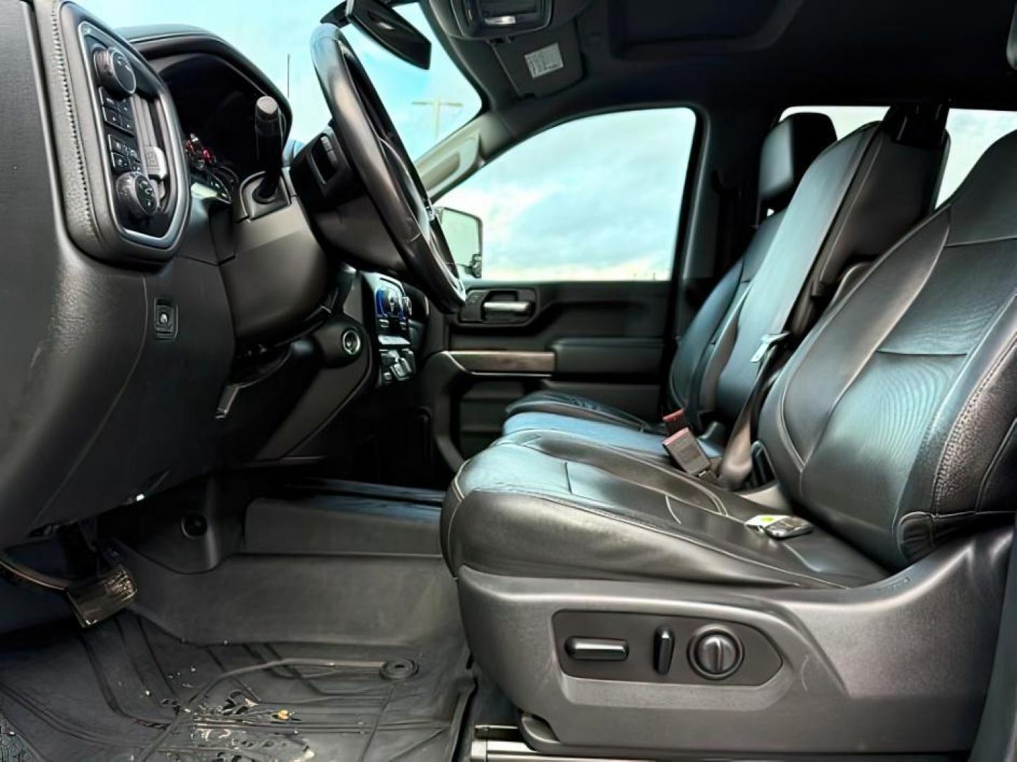 2020 WHITE /LEATHER Chevrolet Silverado 2500HD (1GC4YPEY0LF) with an 66L V8 16V OHV TURBO DIESEL engine, Automatic transmission, located at 1175 N Woodruff Ave, Idaho Falls, ID, 83401, 43.506901, -111.999657 - At Timberline Auto, finding a great deal on your next vehicle is always easy! Our experienced sales staff's goal is to help find you the right vehicle at the right price! Our knowledgeable finance department has options for almost any credit score. We offer extended service contract options to prote - Photo#12