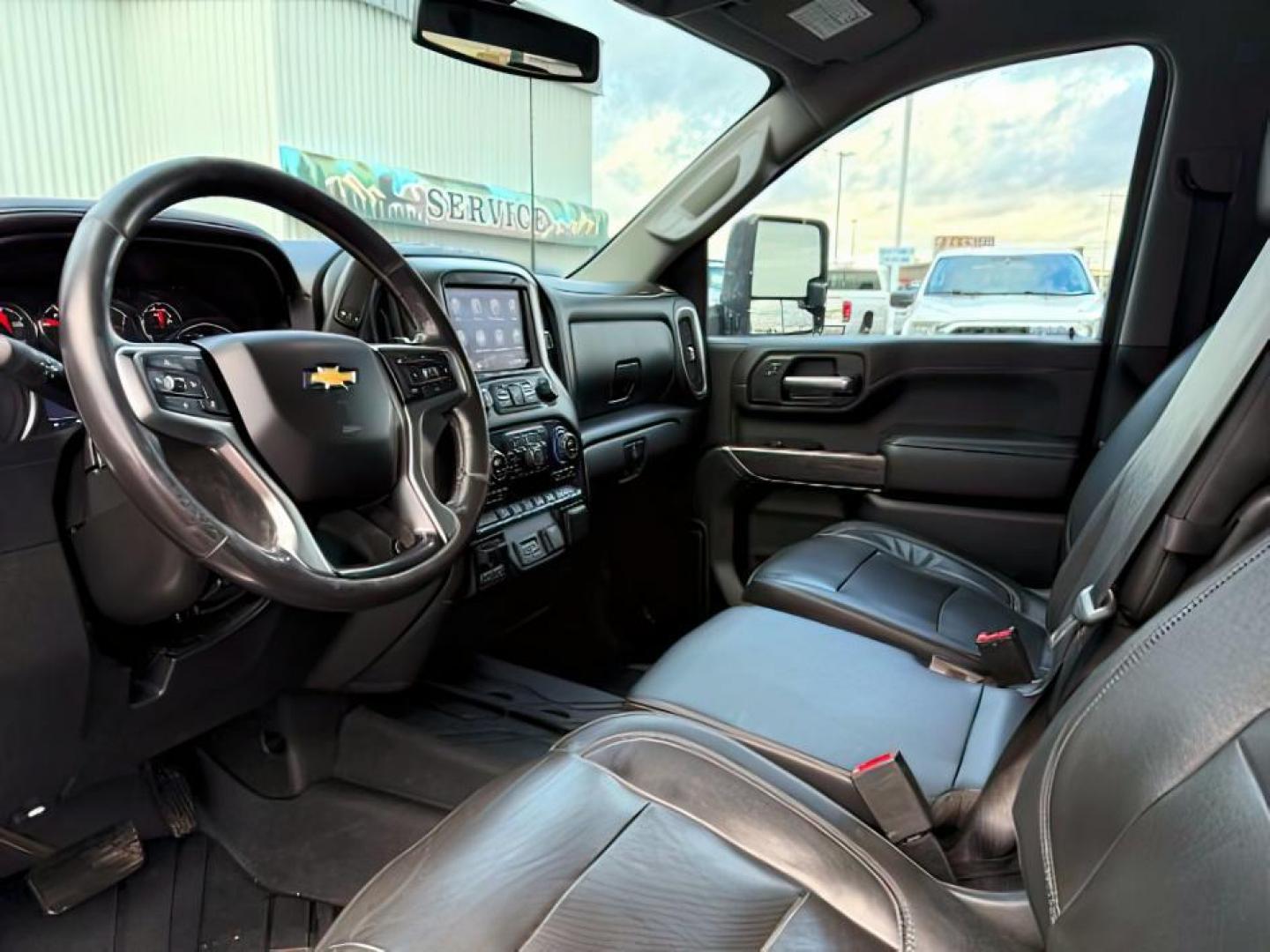 2020 WHITE /LEATHER Chevrolet Silverado 2500HD (1GC4YPEY0LF) with an 66L V8 16V OHV TURBO DIESEL engine, Automatic transmission, located at 1175 N Woodruff Ave, Idaho Falls, ID, 83401, 43.506901, -111.999657 - At Timberline Auto, finding a great deal on your next vehicle is always easy! Our experienced sales staff's goal is to help find you the right vehicle at the right price! Our knowledgeable finance department has options for almost any credit score. We offer extended service contract options to prote - Photo#13