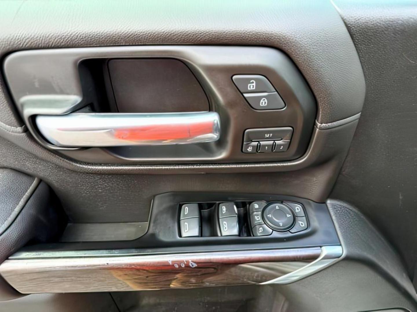 2020 WHITE /LEATHER Chevrolet Silverado 2500HD (1GC4YPEY0LF) with an 66L V8 16V OHV TURBO DIESEL engine, Automatic transmission, located at 1175 N Woodruff Ave, Idaho Falls, ID, 83401, 43.506901, -111.999657 - At Timberline Auto, finding a great deal on your next vehicle is always easy! Our experienced sales staff's goal is to help find you the right vehicle at the right price! Our knowledgeable finance department has options for almost any credit score. We offer extended service contract options to prote - Photo#20