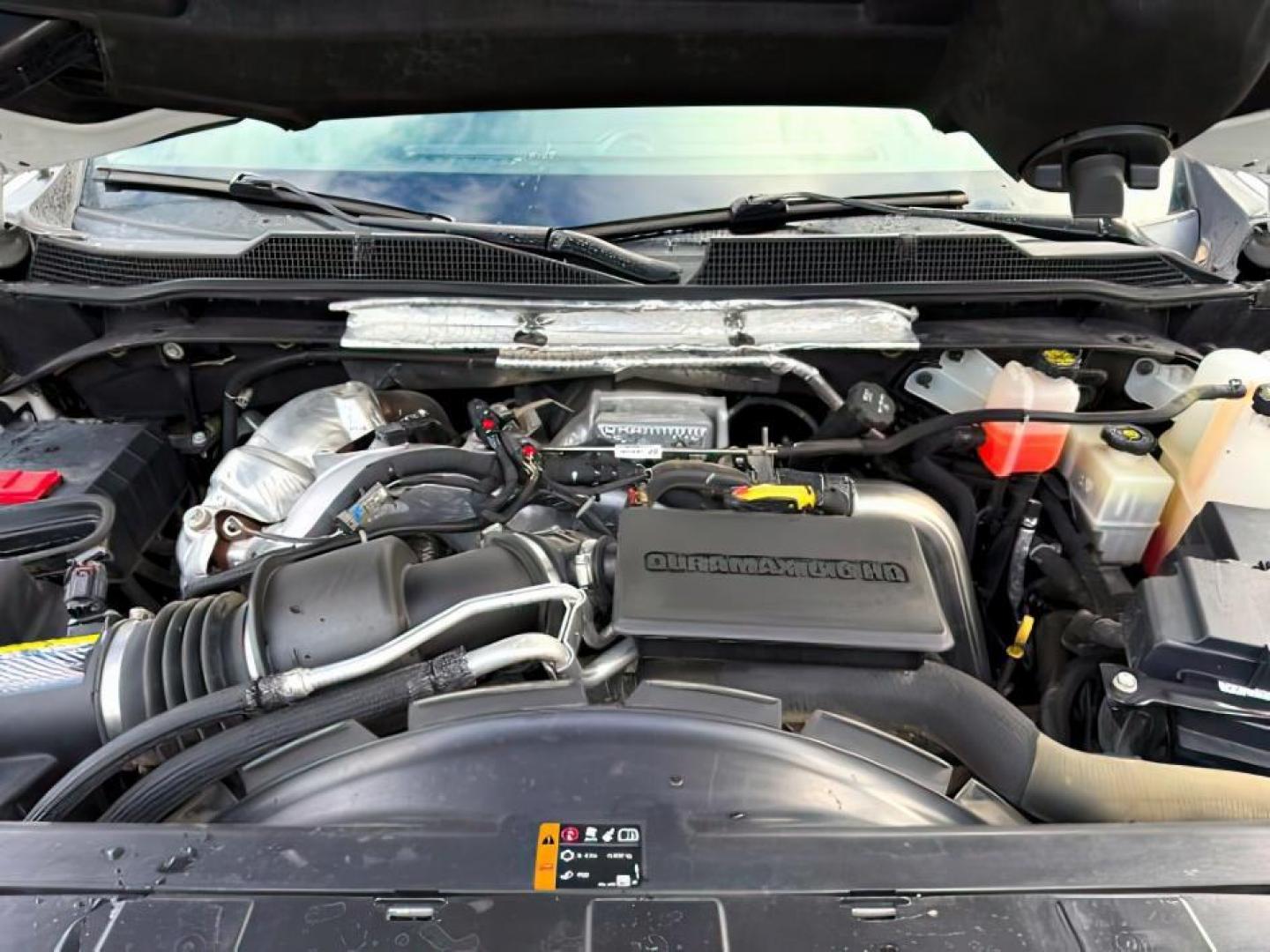 2020 WHITE /LEATHER Chevrolet Silverado 2500HD (1GC4YPEY0LF) with an 66L V8 16V OHV TURBO DIESEL engine, Automatic transmission, located at 1175 N Woodruff Ave, Idaho Falls, ID, 83401, 43.506901, -111.999657 - At Timberline Auto, finding a great deal on your next vehicle is always easy! Our experienced sales staff's goal is to help find you the right vehicle at the right price! Our knowledgeable finance department has options for almost any credit score. We offer extended service contract options to prote - Photo#23