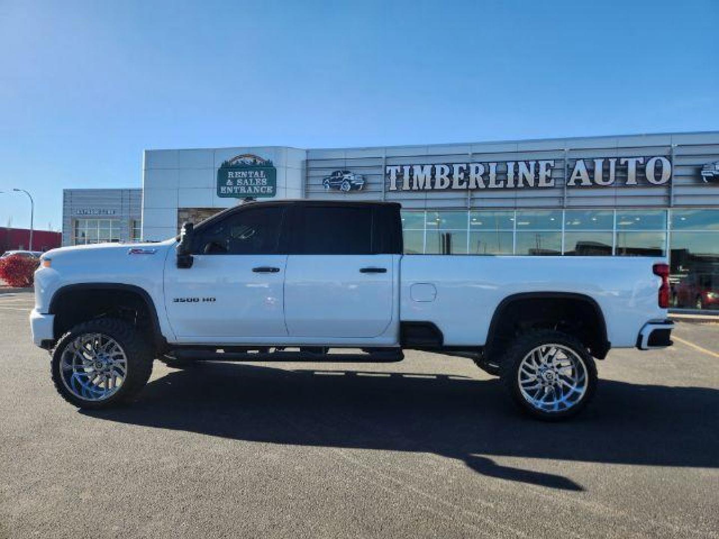 2022 Summit White /Jet Black Chevrolet Silverado 3500HD (1GC4YUEY9NF) with an Duramax 66L V-8 diesel direct injection engine, Automatic transmission, located at 1175 N Woodruff Ave, Idaho Falls, ID, 83401, 43.506901, -111.999657 - At Timberline Auto, finding a great deal on your next vehicle is always easy! Our experienced sales staff's goal is to help find you the right vehicle at the right price! Our knowledgeable finance department has options for almost any credit score. We offer extended service contract options to prote - Photo#25