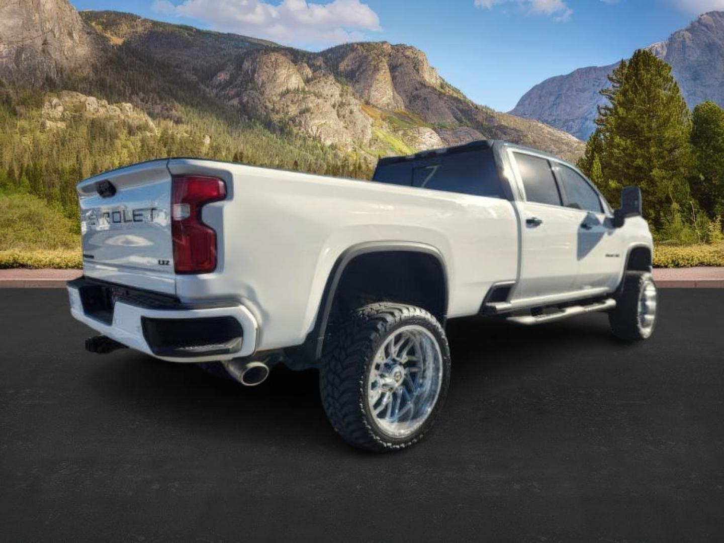 2022 Summit White /Jet Black Chevrolet Silverado 3500HD (1GC4YUEY9NF) with an Duramax 66L V-8 diesel direct injection engine, Automatic transmission, located at 1175 N Woodruff Ave, Idaho Falls, ID, 83401, 43.506901, -111.999657 - At Timberline Auto, finding a great deal on your next vehicle is always easy! Our experienced sales staff's goal is to help find you the right vehicle at the right price! Our knowledgeable finance department has options for almost any credit score. We offer extended service contract options to prote - Photo#2