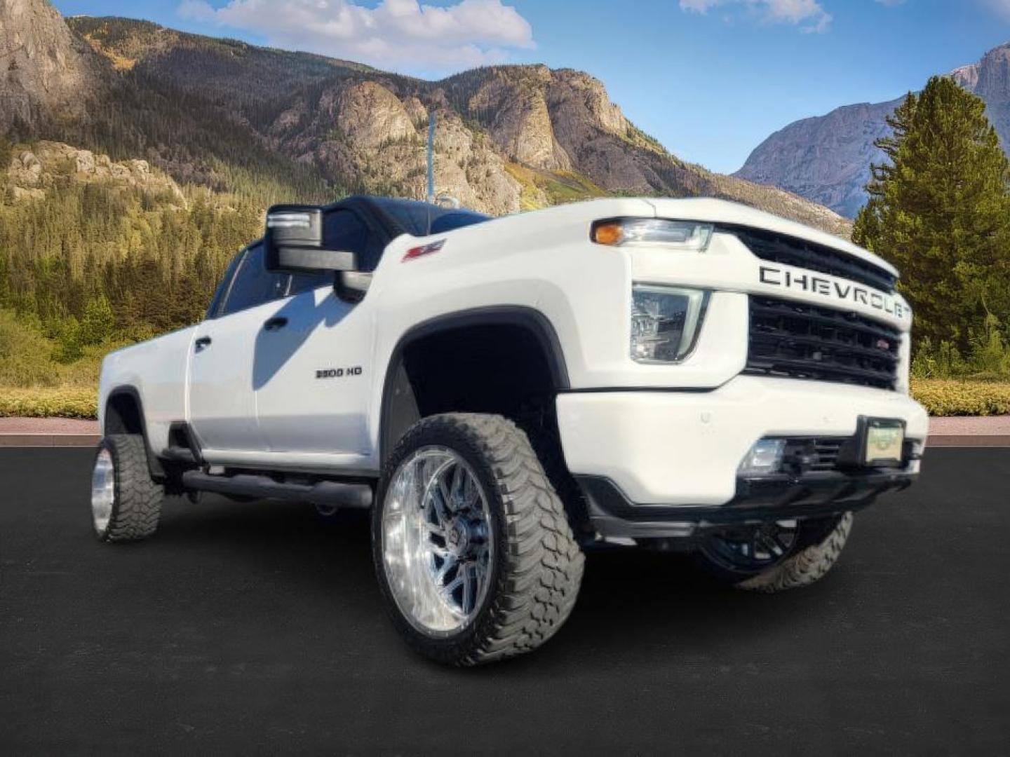 2022 Summit White /Jet Black Chevrolet Silverado 3500HD (1GC4YUEY9NF) with an Duramax 66L V-8 diesel direct injection engine, Automatic transmission, located at 1175 N Woodruff Ave, Idaho Falls, ID, 83401, 43.506901, -111.999657 - At Timberline Auto, finding a great deal on your next vehicle is always easy! Our experienced sales staff's goal is to help find you the right vehicle at the right price! Our knowledgeable finance department has options for almost any credit score. We offer extended service contract options to prote - Photo#3