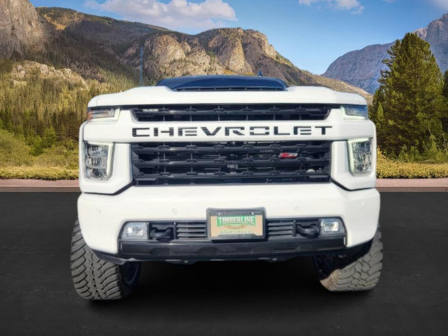 2022 Summit White /Jet Black Chevrolet Silverado 3500HD (1GC4YUEY9NF) with an Duramax 66L V-8 diesel direct injection engine, Automatic transmission, located at 1175 N Woodruff Ave, Idaho Falls, ID, 83401, 43.506901, -111.999657 - At Timberline Auto, finding a great deal on your next vehicle is always easy! Our experienced sales staff's goal is to help find you the right vehicle at the right price! Our knowledgeable finance department has options for almost any credit score. We offer extended service contract options to prote - Photo#4