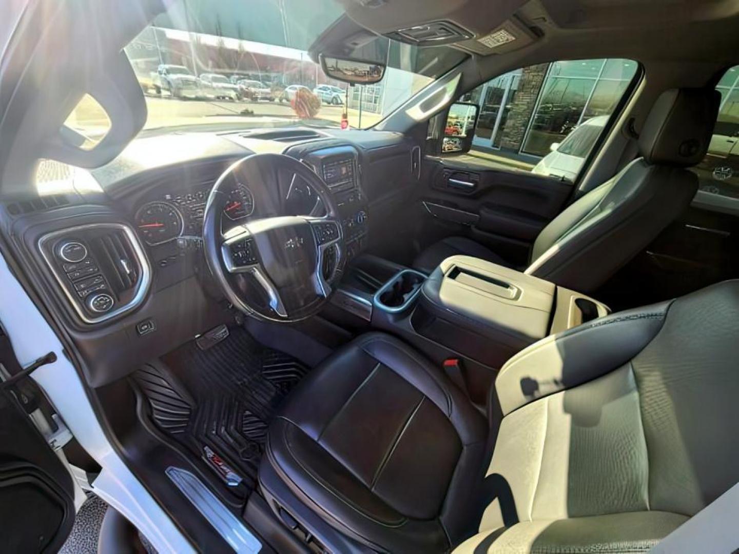 2022 Summit White /Jet Black Chevrolet Silverado 3500HD (1GC4YUEY9NF) with an Duramax 66L V-8 diesel direct injection engine, Automatic transmission, located at 1175 N Woodruff Ave, Idaho Falls, ID, 83401, 43.506901, -111.999657 - At Timberline Auto, finding a great deal on your next vehicle is always easy! Our experienced sales staff's goal is to help find you the right vehicle at the right price! Our knowledgeable finance department has options for almost any credit score. We offer extended service contract options to prote - Photo#7