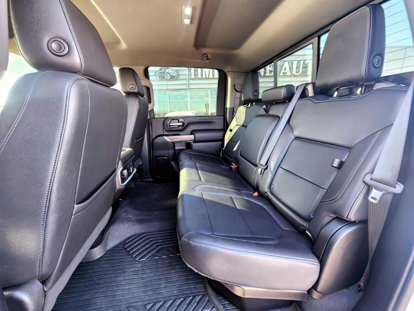 2022 Summit White /Jet Black Chevrolet Silverado 3500HD (1GC4YUEY9NF) with an Duramax 66L V-8 diesel direct injection engine, Automatic transmission, located at 1175 N Woodruff Ave, Idaho Falls, ID, 83401, 43.506901, -111.999657 - At Timberline Auto, finding a great deal on your next vehicle is always easy! Our experienced sales staff's goal is to help find you the right vehicle at the right price! Our knowledgeable finance department has options for almost any credit score. We offer extended service contract options to prote - Photo#8