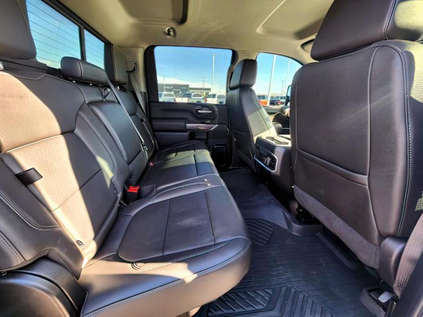 2022 Summit White /Jet Black Chevrolet Silverado 3500HD (1GC4YUEY9NF) with an Duramax 66L V-8 diesel direct injection engine, Automatic transmission, located at 1175 N Woodruff Ave, Idaho Falls, ID, 83401, 43.506901, -111.999657 - At Timberline Auto, finding a great deal on your next vehicle is always easy! Our experienced sales staff's goal is to help find you the right vehicle at the right price! Our knowledgeable finance department has options for almost any credit score. We offer extended service contract options to prote - Photo#10