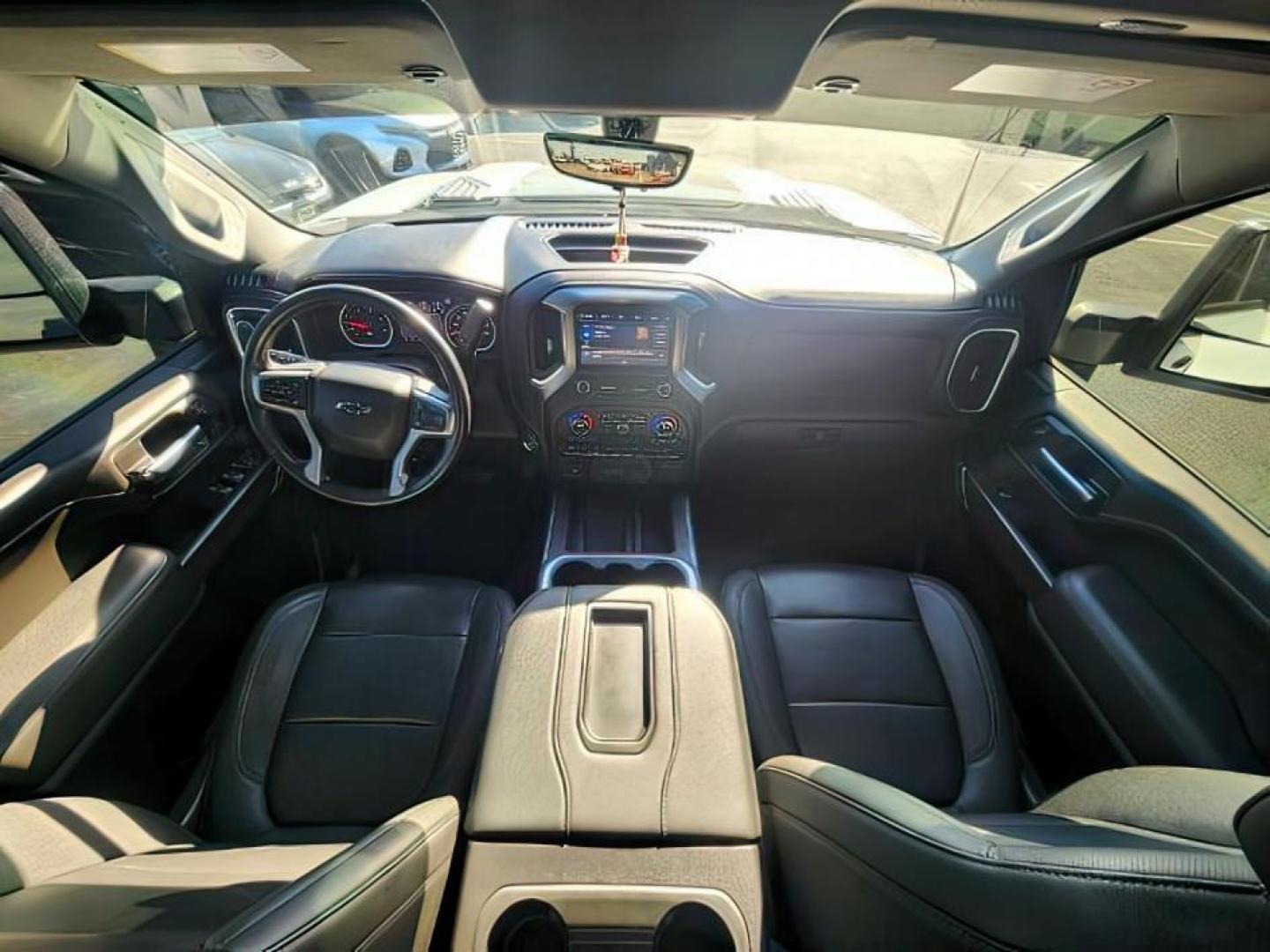 2022 Summit White /Jet Black Chevrolet Silverado 3500HD (1GC4YUEY9NF) with an Duramax 66L V-8 diesel direct injection engine, Automatic transmission, located at 1175 N Woodruff Ave, Idaho Falls, ID, 83401, 43.506901, -111.999657 - At Timberline Auto, finding a great deal on your next vehicle is always easy! Our experienced sales staff's goal is to help find you the right vehicle at the right price! Our knowledgeable finance department has options for almost any credit score. We offer extended service contract options to prote - Photo#11