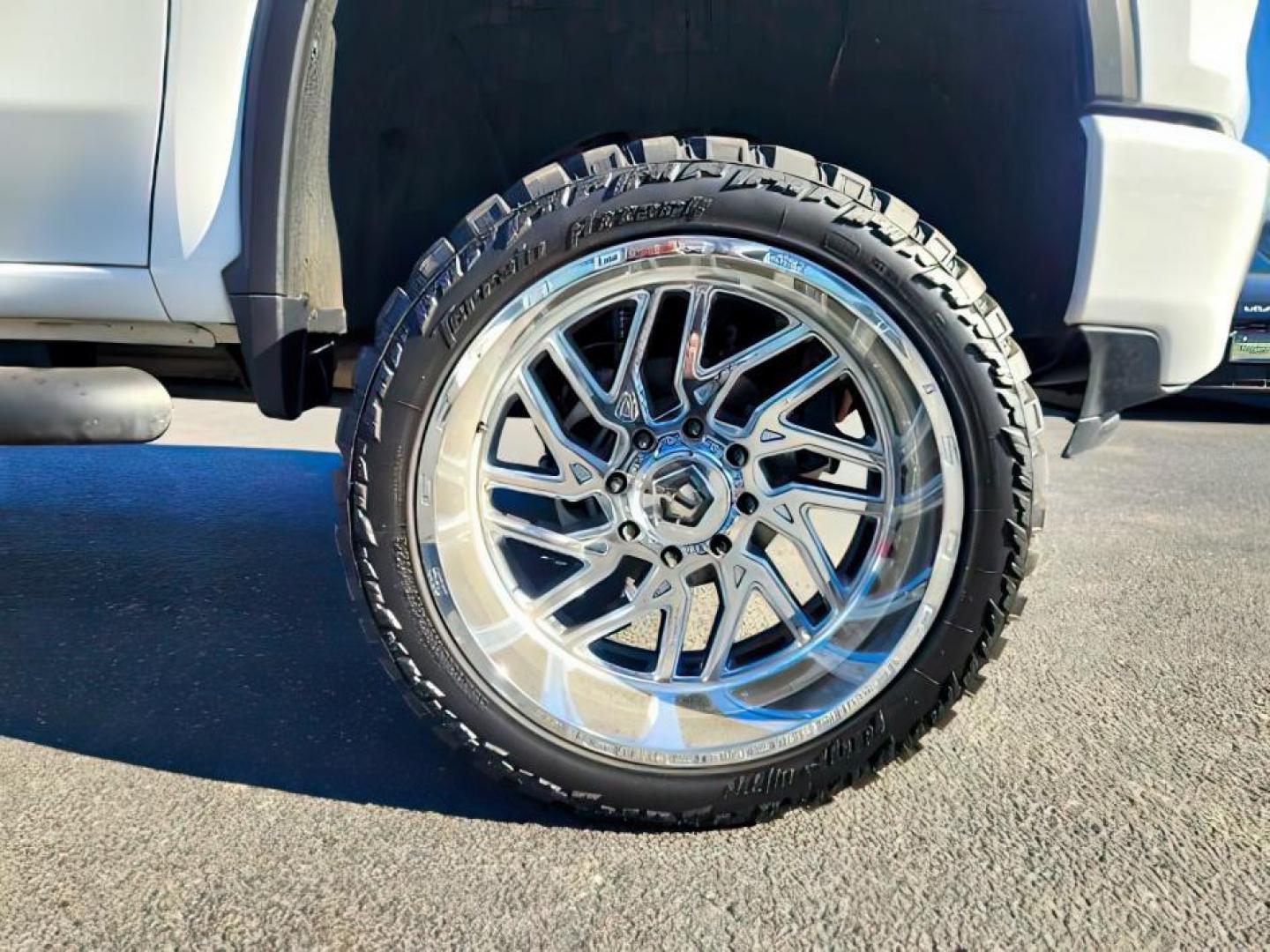 2022 Summit White /Jet Black Chevrolet Silverado 3500HD (1GC4YUEY9NF) with an Duramax 66L V-8 diesel direct injection engine, Automatic transmission, located at 1175 N Woodruff Ave, Idaho Falls, ID, 83401, 43.506901, -111.999657 - At Timberline Auto, finding a great deal on your next vehicle is always easy! Our experienced sales staff's goal is to help find you the right vehicle at the right price! Our knowledgeable finance department has options for almost any credit score. We offer extended service contract options to prote - Photo#14