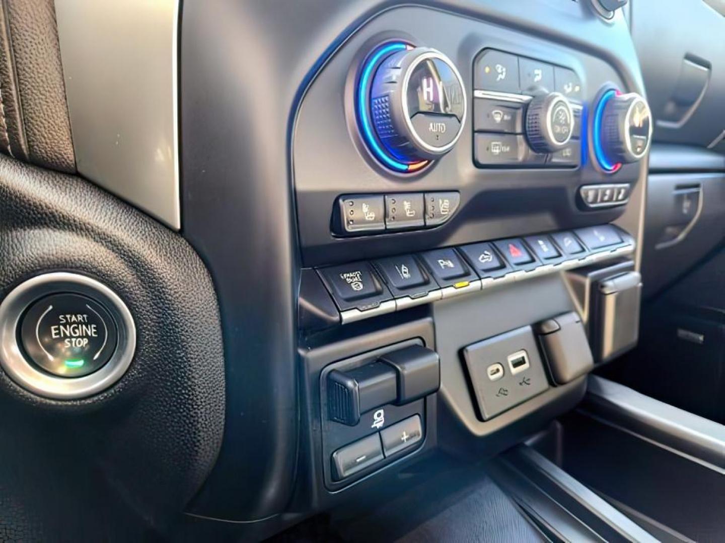 2022 Summit White /Jet Black Chevrolet Silverado 3500HD (1GC4YUEY9NF) with an Duramax 66L V-8 diesel direct injection engine, Automatic transmission, located at 1175 N Woodruff Ave, Idaho Falls, ID, 83401, 43.506901, -111.999657 - At Timberline Auto, finding a great deal on your next vehicle is always easy! Our experienced sales staff's goal is to help find you the right vehicle at the right price! Our knowledgeable finance department has options for almost any credit score. We offer extended service contract options to prote - Photo#18