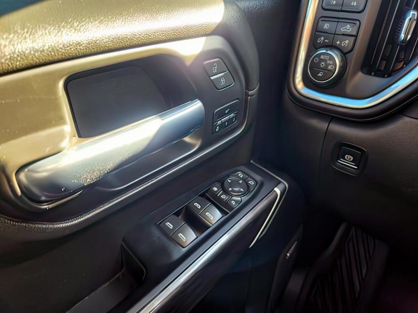 2022 Summit White /Jet Black Chevrolet Silverado 3500HD (1GC4YUEY9NF) with an Duramax 66L V-8 diesel direct injection engine, Automatic transmission, located at 1175 N Woodruff Ave, Idaho Falls, ID, 83401, 43.506901, -111.999657 - At Timberline Auto, finding a great deal on your next vehicle is always easy! Our experienced sales staff's goal is to help find you the right vehicle at the right price! Our knowledgeable finance department has options for almost any credit score. We offer extended service contract options to prote - Photo#23