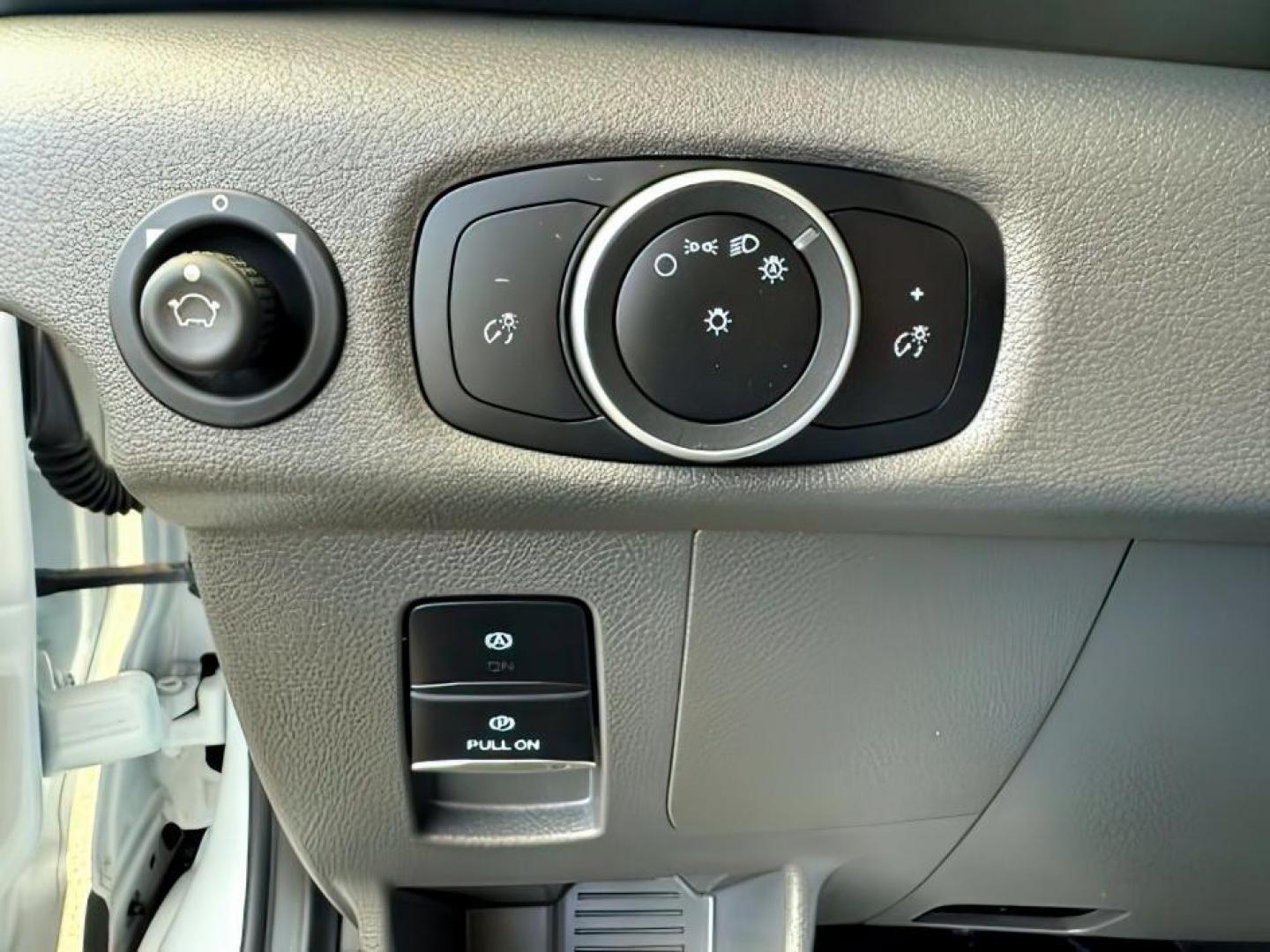 2021 Oxford White /Ebony Ford Transit-350 Passenger Van (1FBAX9C83MK) with an EcoBoost 35L V-6 gasoline direct injection engine, Automatic transmission, located at 1175 N Woodruff Ave, Idaho Falls, ID, 83401, 43.506901, -111.999657 - At Timberline Auto, finding a great deal on your next vehicle is always easy! Our experienced sales staff's goal is to help find you the right vehicle at the right price! Our knowledgeable finance department has options for almost any credit score. We offer extended service contract options to prote - Photo#18