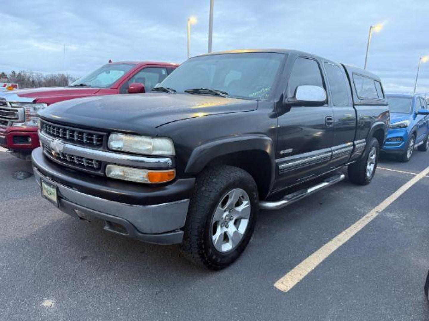 1999 Onyx Black /Graphite Chevrolet Silverado 1500 (2GCEK19V8X1) with an Vortec 53L V-8 regular unleaded engine, Automatic transmission, located at 1175 N Woodruff Ave, Idaho Falls, ID, 83401, 43.506901, -111.999657 - At Timberline Auto, finding a great deal on your next vehicle is always easy! Our experienced sales staff's goal is to help find you the right vehicle at the right price! Our knowledgeable finance department has options for almost any credit score. We offer extended service contract options to prote - Photo#1