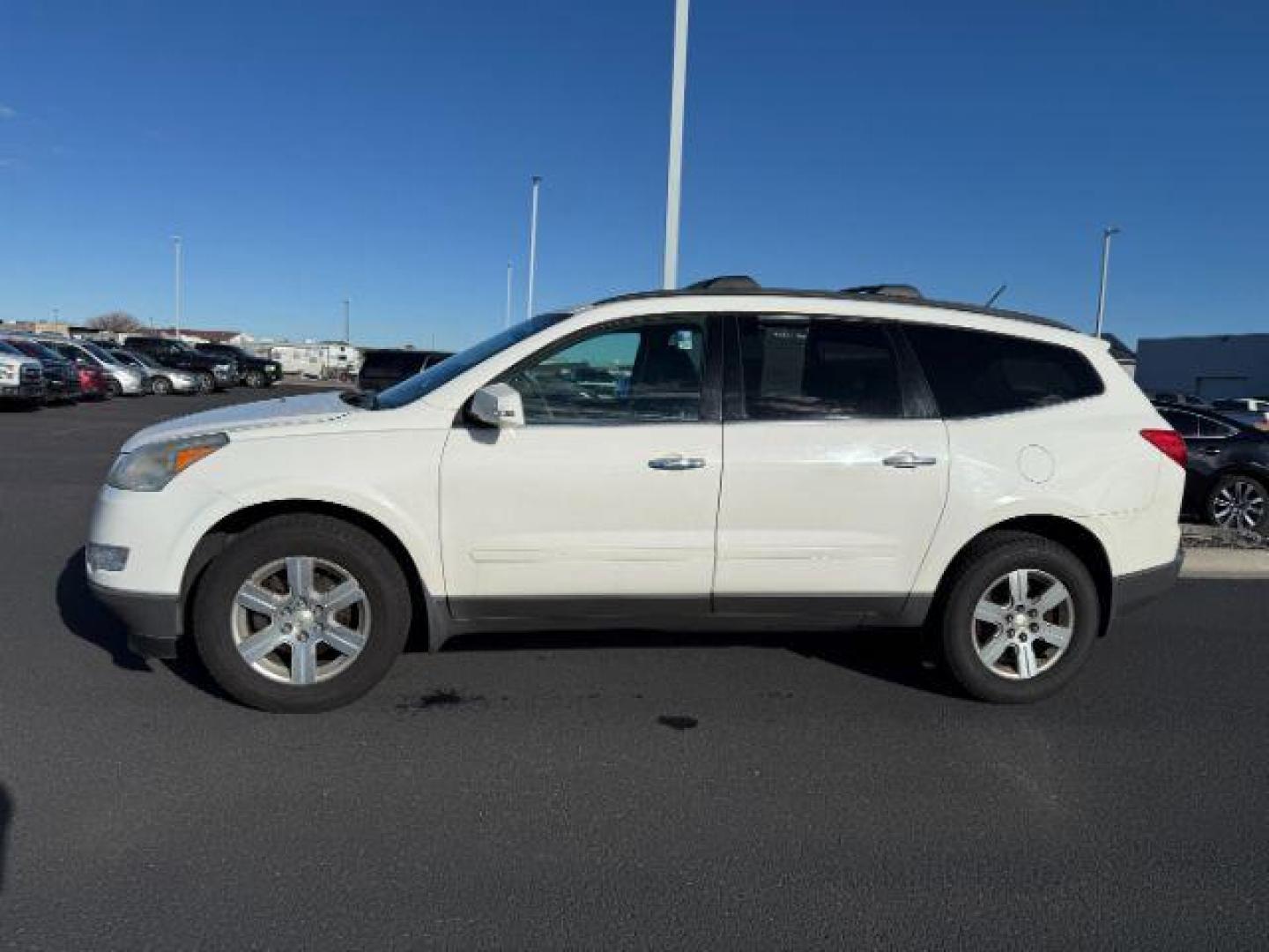 2010 Summit White /Ebony Chevrolet Traverse (1GNLVGED9AJ) with an 36L V-6 gasoline direct injection engine, Automatic transmission, located at 1175 N Woodruff Ave, Idaho Falls, ID, 83401, 43.506901, -111.999657 - At Timberline Auto, finding a great deal on your next vehicle is always easy! Our experienced sales staff's goal is to help find you the right vehicle at the right price! Our knowledgeable finance department has options for almost any credit score. We offer extended service contract options to prote - Photo#1