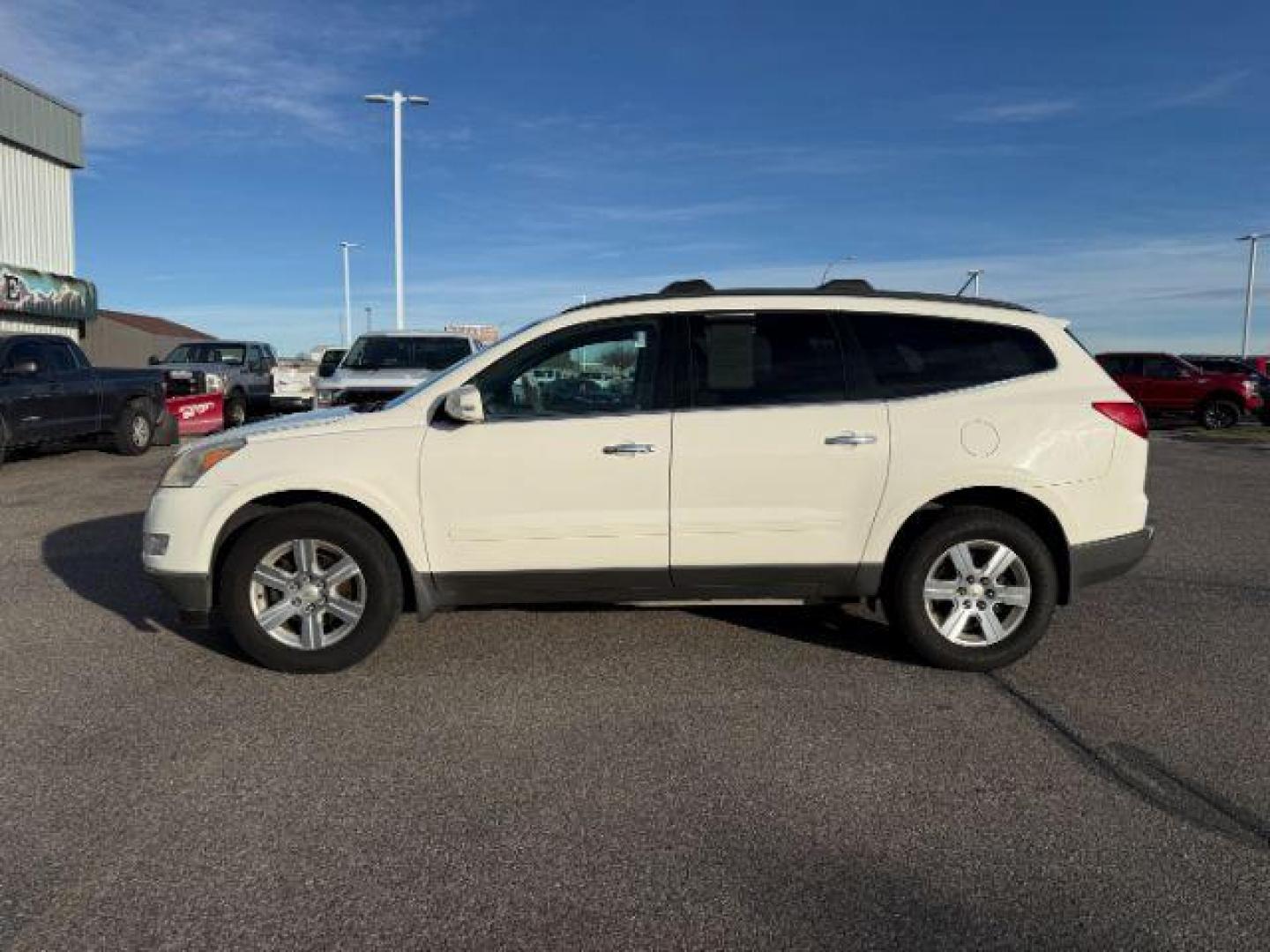 2010 Summit White /Ebony Chevrolet Traverse (1GNLVGED9AJ) with an 36L V-6 gasoline direct injection engine, Automatic transmission, located at 1175 N Woodruff Ave, Idaho Falls, ID, 83401, 43.506901, -111.999657 - At Timberline Auto, finding a great deal on your next vehicle is always easy! Our experienced sales staff's goal is to help find you the right vehicle at the right price! Our knowledgeable finance department has options for almost any credit score. We offer extended service contract options to prote - Photo#26