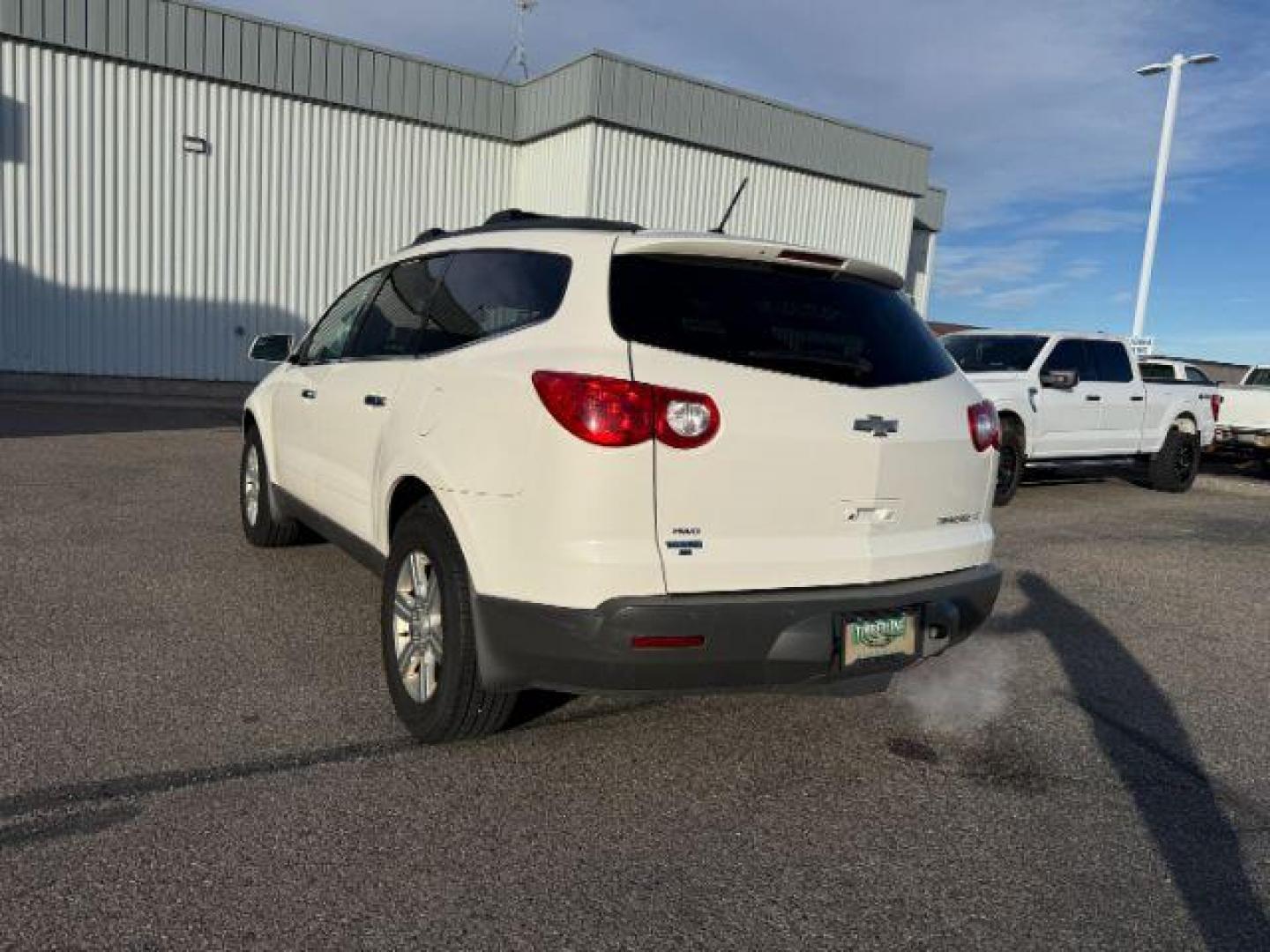 2010 Summit White /Ebony Chevrolet Traverse (1GNLVGED9AJ) with an 36L V-6 gasoline direct injection engine, Automatic transmission, located at 1175 N Woodruff Ave, Idaho Falls, ID, 83401, 43.506901, -111.999657 - At Timberline Auto, finding a great deal on your next vehicle is always easy! Our experienced sales staff's goal is to help find you the right vehicle at the right price! Our knowledgeable finance department has options for almost any credit score. We offer extended service contract options to prote - Photo#27