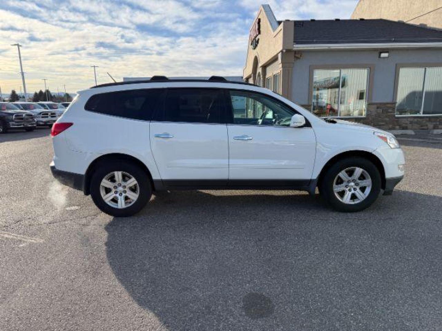 2010 Summit White /Ebony Chevrolet Traverse (1GNLVGED9AJ) with an 36L V-6 gasoline direct injection engine, Automatic transmission, located at 1175 N Woodruff Ave, Idaho Falls, ID, 83401, 43.506901, -111.999657 - At Timberline Auto, finding a great deal on your next vehicle is always easy! Our experienced sales staff's goal is to help find you the right vehicle at the right price! Our knowledgeable finance department has options for almost any credit score. We offer extended service contract options to prote - Photo#33