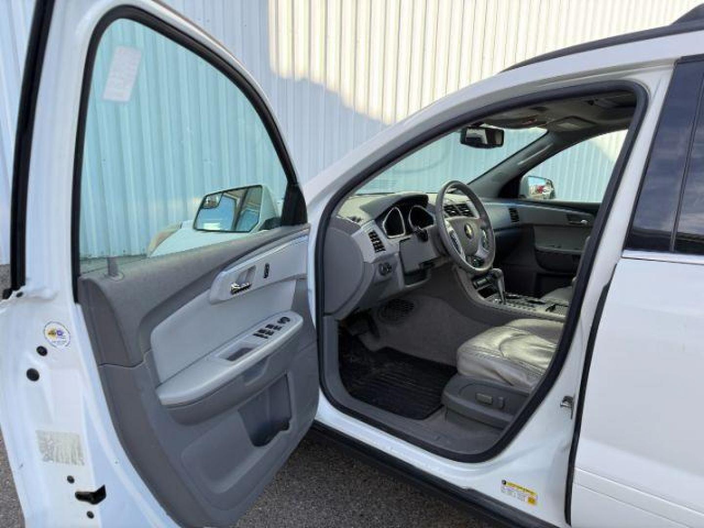 2010 Summit White /Ebony Chevrolet Traverse (1GNLVGED9AJ) with an 36L V-6 gasoline direct injection engine, Automatic transmission, located at 1175 N Woodruff Ave, Idaho Falls, ID, 83401, 43.506901, -111.999657 - At Timberline Auto, finding a great deal on your next vehicle is always easy! Our experienced sales staff's goal is to help find you the right vehicle at the right price! Our knowledgeable finance department has options for almost any credit score. We offer extended service contract options to prote - Photo#37