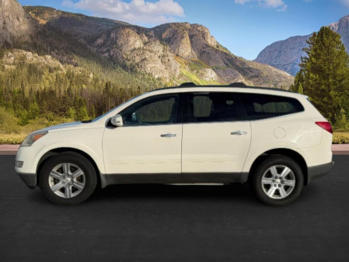 2010 Summit White /Ebony Chevrolet Traverse (1GNLVGED9AJ) with an 36L V-6 gasoline direct injection engine, Automatic transmission, located at 1175 N Woodruff Ave, Idaho Falls, ID, 83401, 43.506901, -111.999657 - At Timberline Auto, finding a great deal on your next vehicle is always easy! Our experienced sales staff's goal is to help find you the right vehicle at the right price! Our knowledgeable finance department has options for almost any credit score. We offer extended service contract options to prote - Photo#1