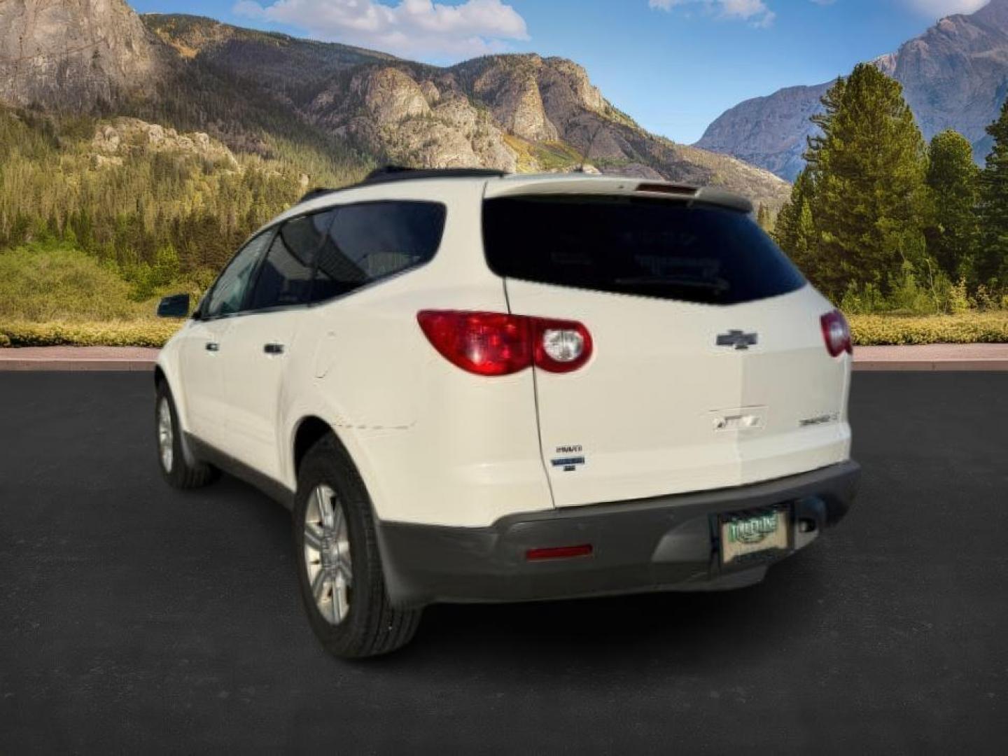 2010 Summit White /Ebony Chevrolet Traverse (1GNLVGED9AJ) with an 36L V-6 gasoline direct injection engine, Automatic transmission, located at 1175 N Woodruff Ave, Idaho Falls, ID, 83401, 43.506901, -111.999657 - At Timberline Auto, finding a great deal on your next vehicle is always easy! Our experienced sales staff's goal is to help find you the right vehicle at the right price! Our knowledgeable finance department has options for almost any credit score. We offer extended service contract options to prote - Photo#2
