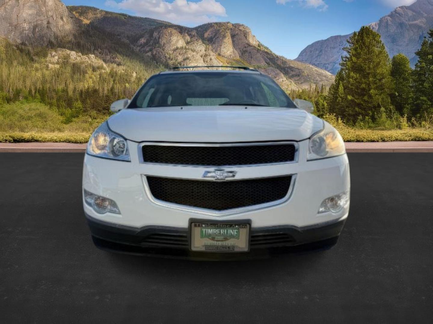 2010 Summit White /Ebony Chevrolet Traverse (1GNLVGED9AJ) with an 36L V-6 gasoline direct injection engine, Automatic transmission, located at 1175 N Woodruff Ave, Idaho Falls, ID, 83401, 43.506901, -111.999657 - At Timberline Auto, finding a great deal on your next vehicle is always easy! Our experienced sales staff's goal is to help find you the right vehicle at the right price! Our knowledgeable finance department has options for almost any credit score. We offer extended service contract options to prote - Photo#10