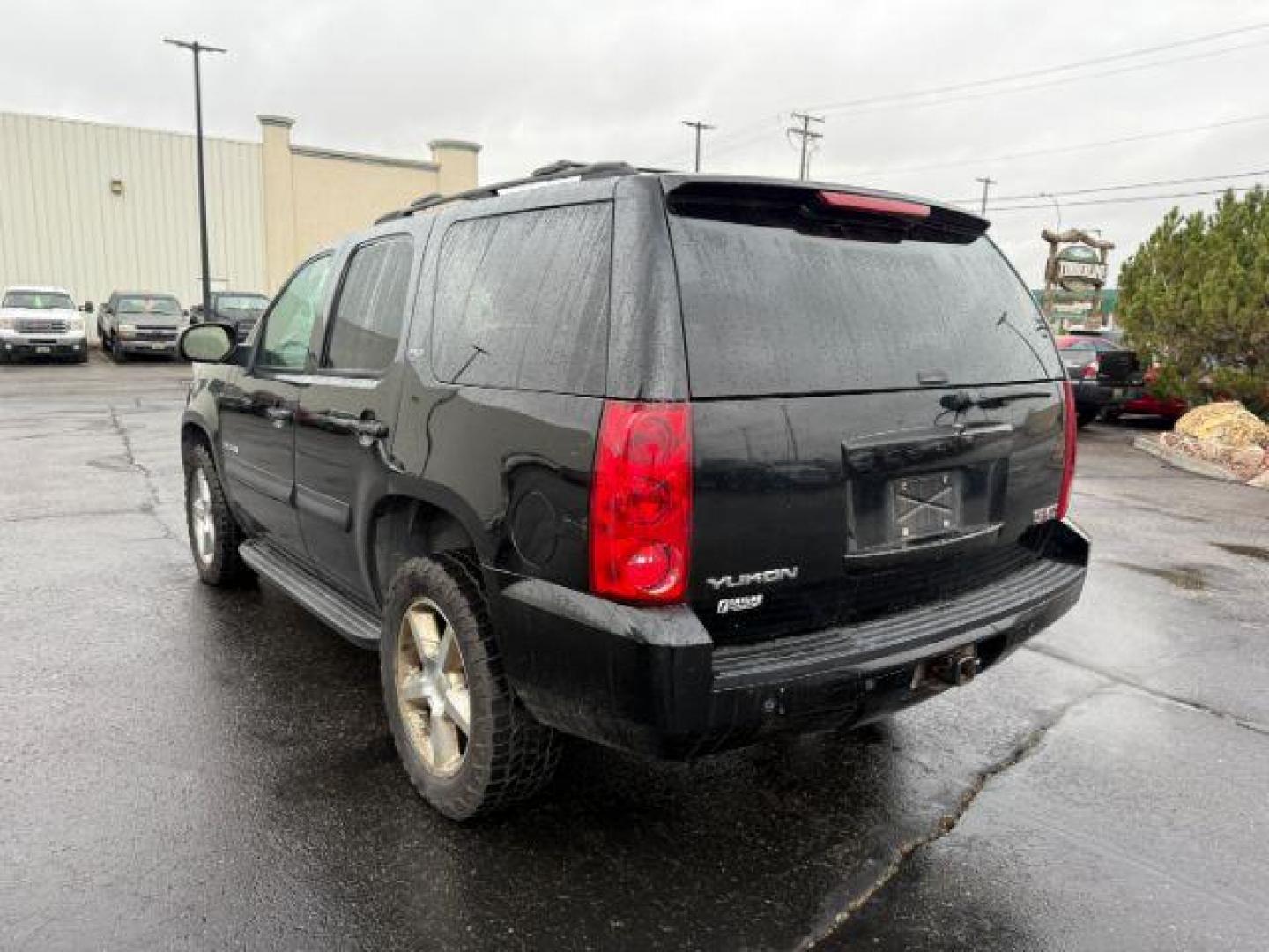 2007 BLACK /LEATHER GMC Yukon (1GKFK13007J) with an 53 engine, Automatic transmission, located at 1175 N Woodruff Ave, Idaho Falls, ID, 83401, 43.506901, -111.999657 - At Timberline Auto, finding a great deal on your next vehicle is always easy! Our experienced sales staff's goal is to help find you the right vehicle at the right price! Our knowledgeable finance department has options for almost any credit score. We offer extended service contract options to prote - Photo#11