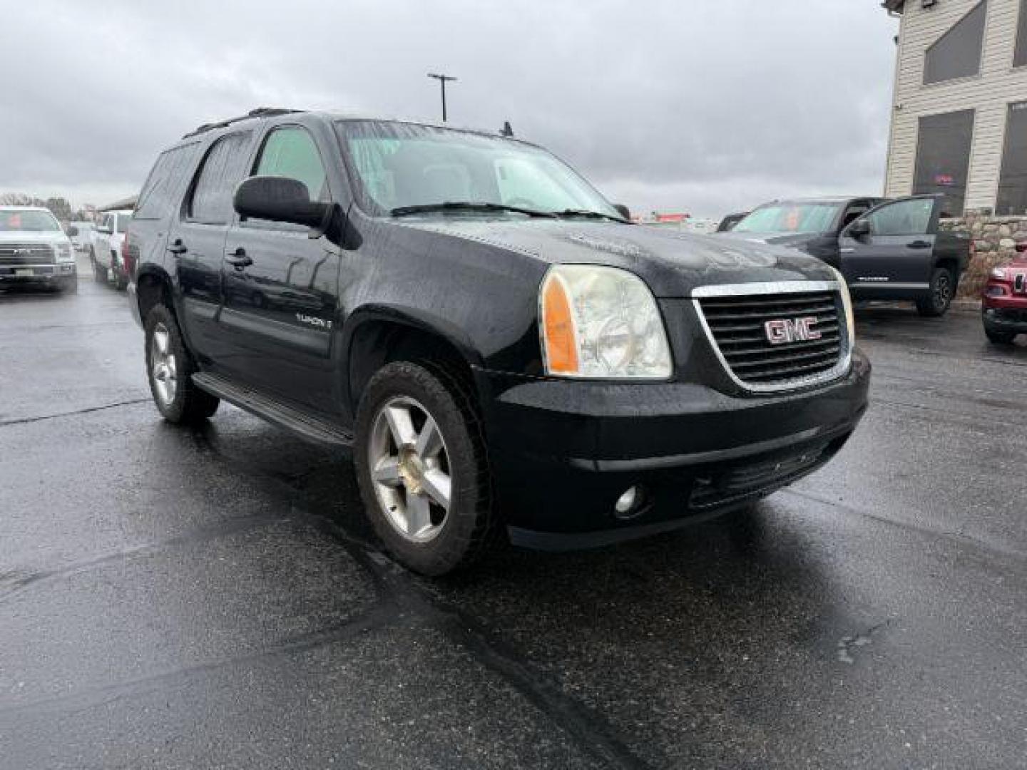 2007 BLACK /LEATHER GMC Yukon (1GKFK13007J) with an 53 engine, Automatic transmission, located at 1175 N Woodruff Ave, Idaho Falls, ID, 83401, 43.506901, -111.999657 - At Timberline Auto, finding a great deal on your next vehicle is always easy! Our experienced sales staff's goal is to help find you the right vehicle at the right price! Our knowledgeable finance department has options for almost any credit score. We offer extended service contract options to prote - Photo#15