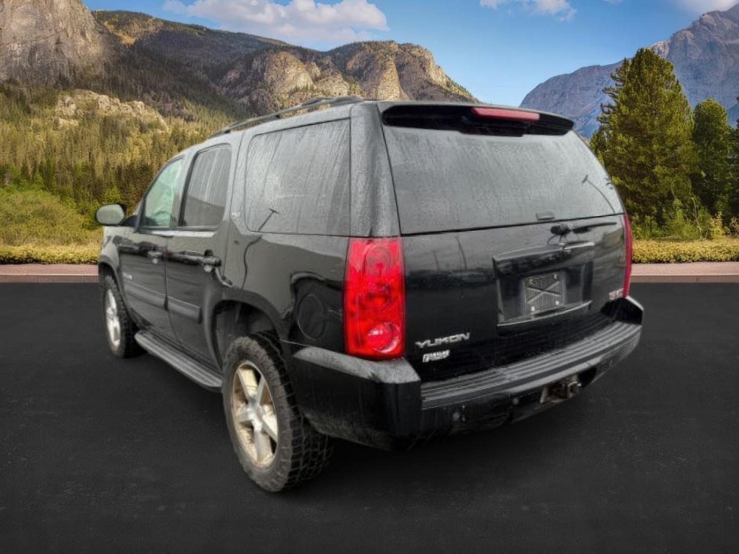 2007 BLACK /LEATHER GMC Yukon (1GKFK13007J) with an 53 engine, Automatic transmission, located at 1175 N Woodruff Ave, Idaho Falls, ID, 83401, 43.506901, -111.999657 - At Timberline Auto, finding a great deal on your next vehicle is always easy! Our experienced sales staff's goal is to help find you the right vehicle at the right price! Our knowledgeable finance department has options for almost any credit score. We offer extended service contract options to prote - Photo#2