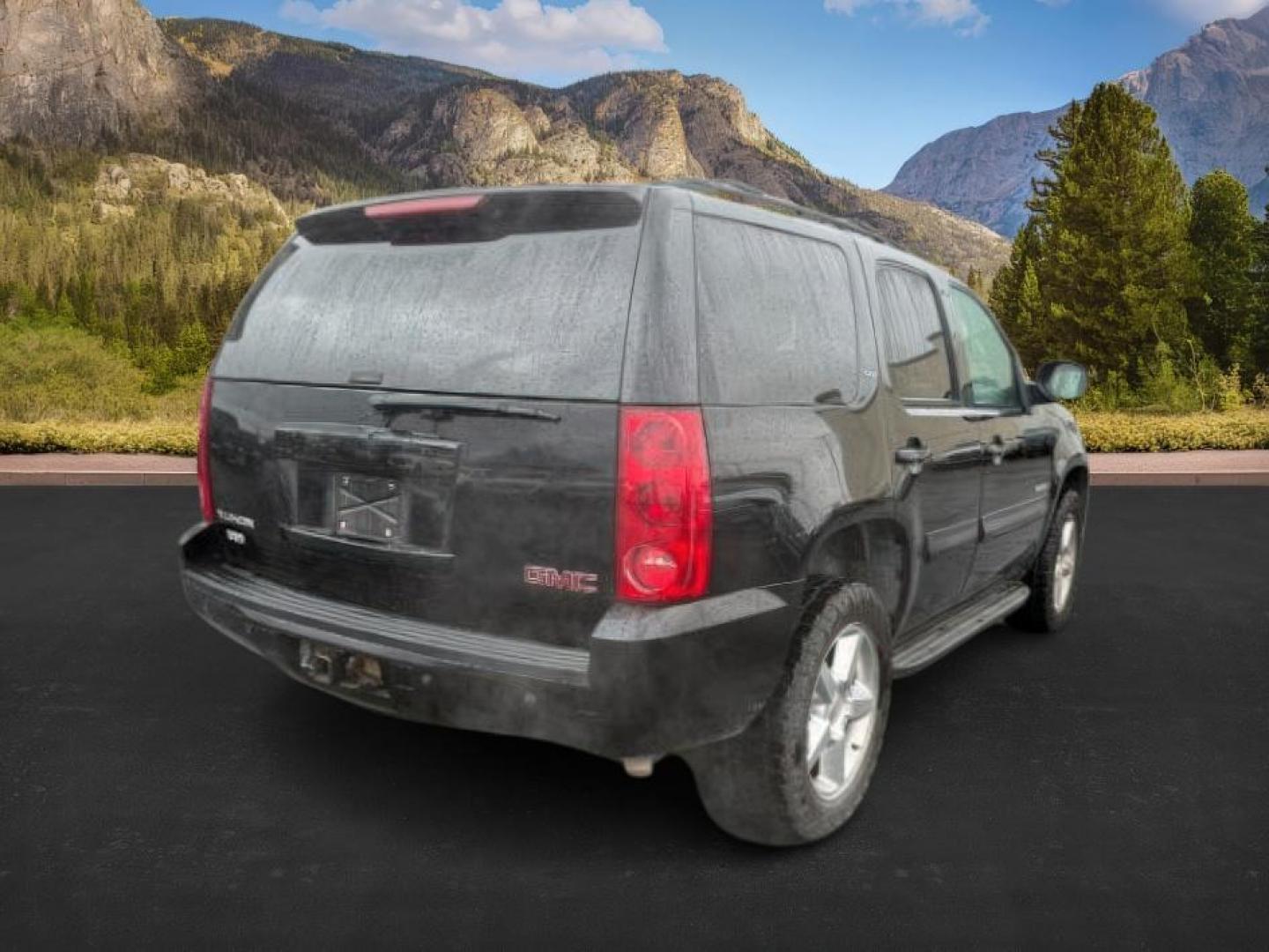 2007 BLACK /LEATHER GMC Yukon (1GKFK13007J) with an 53 engine, Automatic transmission, located at 1175 N Woodruff Ave, Idaho Falls, ID, 83401, 43.506901, -111.999657 - At Timberline Auto, finding a great deal on your next vehicle is always easy! Our experienced sales staff's goal is to help find you the right vehicle at the right price! Our knowledgeable finance department has options for almost any credit score. We offer extended service contract options to prote - Photo#4