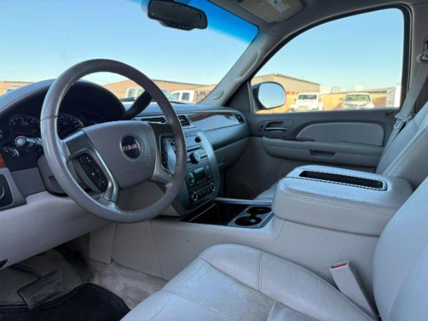 2007 BLACK /LEATHER GMC Yukon (1GKFK13007J) with an 53L V8 VORTEC engine, Automatic transmission, located at 1175 N Woodruff Ave, Idaho Falls, ID, 83401, 43.506901, -111.999657 - At Timberline Auto, finding a great deal on your next vehicle is always easy! Our experienced sales staff's goal is to help find you the right vehicle at the right price! Our knowledgeable finance department has options for almost any credit score. We offer extended service contract options to prote - Photo#20