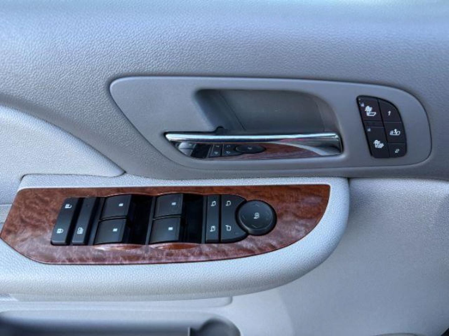 2007 BLACK /LEATHER GMC Yukon (1GKFK13007J) with an 53L V8 VORTEC engine, Automatic transmission, located at 1175 N Woodruff Ave, Idaho Falls, ID, 83401, 43.506901, -111.999657 - At Timberline Auto, finding a great deal on your next vehicle is always easy! Our experienced sales staff's goal is to help find you the right vehicle at the right price! Our knowledgeable finance department has options for almost any credit score. We offer extended service contract options to prote - Photo#26