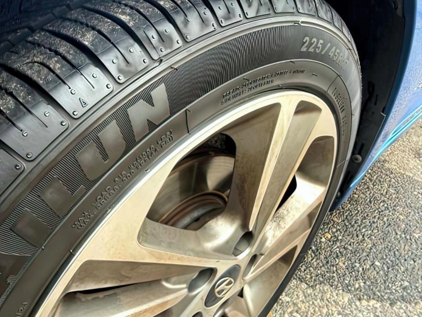 2017 Electric Blue /Black Hyundai Elantra (5NPD84LF4HH) with an Nu 2L I-4 DOHC engine, Automatic transmission, located at 1175 N Woodruff Ave, Idaho Falls, ID, 83401, 43.506901, -111.999657 - At Timberline Auto, finding a great deal on your next vehicle is always easy! Our experienced sales staff's goal is to help find you the right vehicle at the right price! Our knowledgeable finance department has options for almost any credit score. We offer extended service contract options to prote - Photo#9