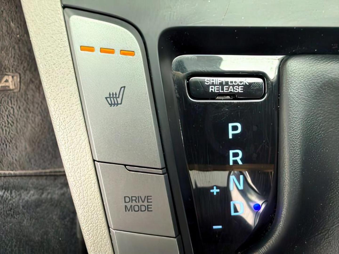 2017 Electric Blue /Black Hyundai Elantra (5NPD84LF4HH) with an Nu 2L I-4 DOHC engine, Automatic transmission, located at 1175 N Woodruff Ave, Idaho Falls, ID, 83401, 43.506901, -111.999657 - At Timberline Auto, finding a great deal on your next vehicle is always easy! Our experienced sales staff's goal is to help find you the right vehicle at the right price! Our knowledgeable finance department has options for almost any credit score. We offer extended service contract options to prote - Photo#17