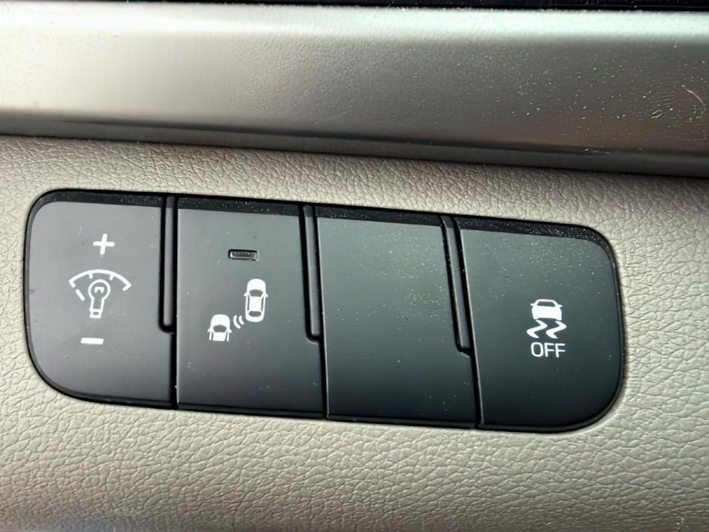 2017 Electric Blue /Black Hyundai Elantra (5NPD84LF4HH) with an Nu 2L I-4 DOHC engine, Automatic transmission, located at 1175 N Woodruff Ave, Idaho Falls, ID, 83401, 43.506901, -111.999657 - At Timberline Auto, finding a great deal on your next vehicle is always easy! Our experienced sales staff's goal is to help find you the right vehicle at the right price! Our knowledgeable finance department has options for almost any credit score. We offer extended service contract options to prote - Photo#19