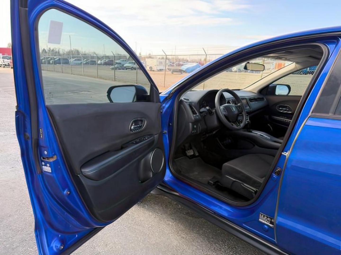 2018 BLUE /Black Honda HR-V (3CZRU6H51JG) with an 18L I-4 variable valve control engine, Automatic transmission, located at 1175 N Woodruff Ave, Idaho Falls, ID, 83401, 43.506901, -111.999657 - At Timberline Auto, finding a great deal on your next vehicle is always easy! Our experienced sales staff's goal is to help find you the right vehicle at the right price! Our knowledgeable finance department has options for almost any credit score. We offer extended service contract options to prote - Photo#11