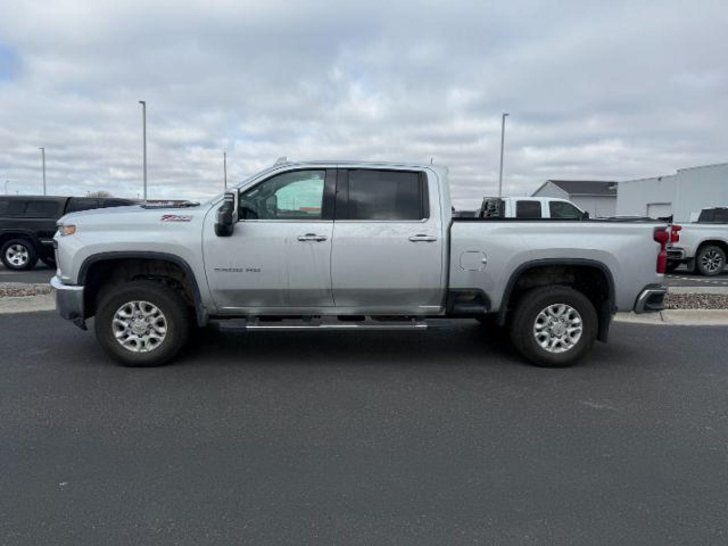 2021 Silver Ice Metallic /Jet Black Chevrolet Silverado 3500HD (1GC4YUEY5MF) with an Duramax 66L V-8 diesel direct injection engine, Automatic transmission, located at 1175 N Woodruff Ave, Idaho Falls, ID, 83401, 43.506901, -111.999657 - At Timberline Auto, finding a great deal on your next vehicle is always easy! Our experienced sales staff's goal is to help find you the right vehicle at the right price! Our knowledgeable finance department has options for almost any credit score. We offer extended service contract options to prote - Photo#1