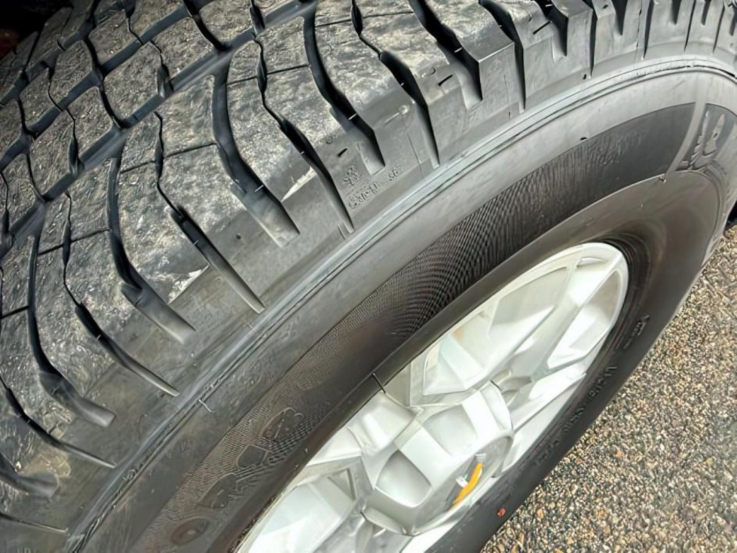 2021 Silver Ice Metallic /Jet Black Chevrolet Silverado 3500HD (1GC4YUEY5MF) with an Duramax 66L V-8 diesel direct injection engine, Automatic transmission, located at 1175 N Woodruff Ave, Idaho Falls, ID, 83401, 43.506901, -111.999657 - At Timberline Auto, finding a great deal on your next vehicle is always easy! Our experienced sales staff's goal is to help find you the right vehicle at the right price! Our knowledgeable finance department has options for almost any credit score. We offer extended service contract options to prote - Photo#10