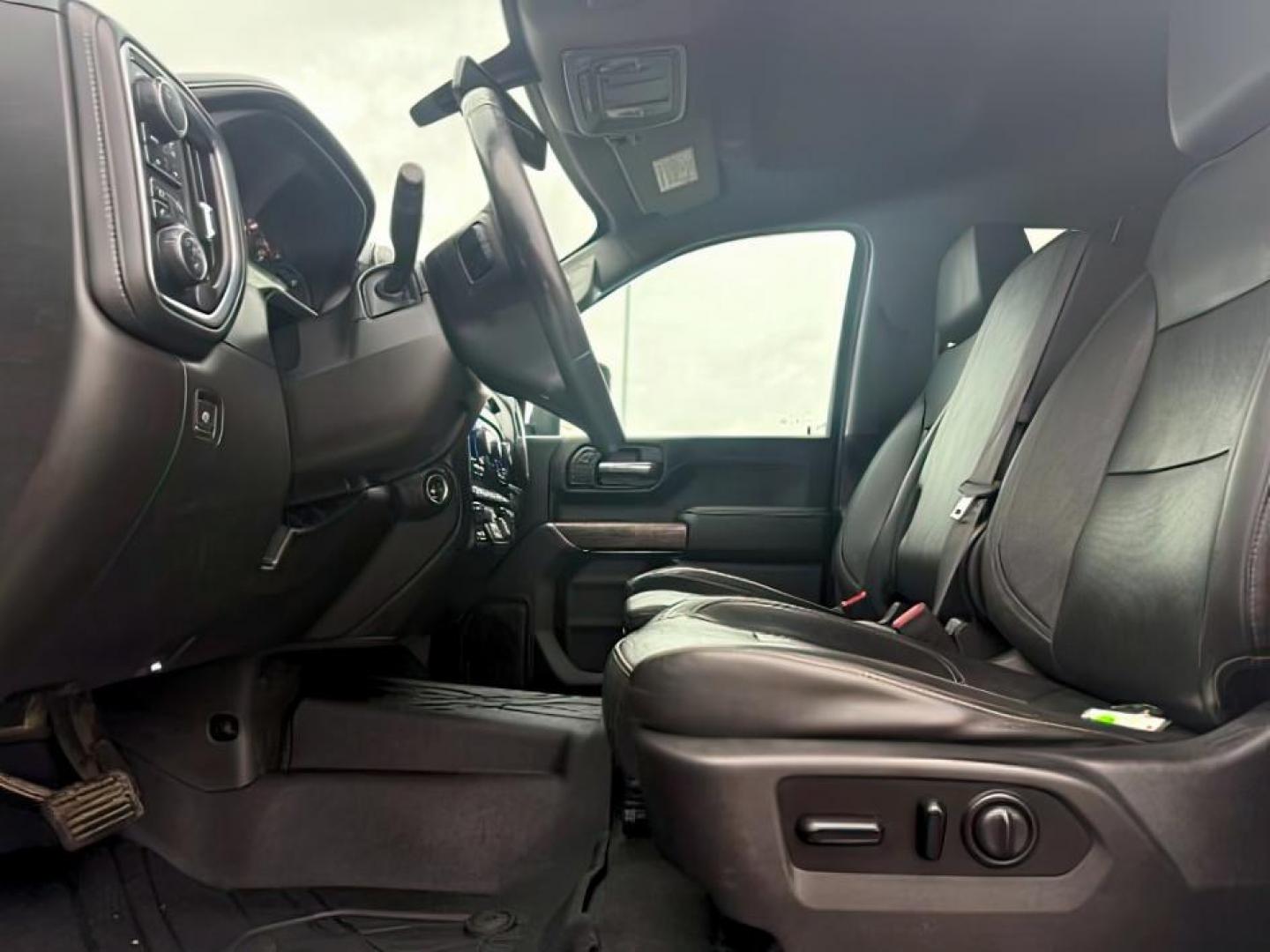 2021 Silver Ice Metallic /Jet Black Chevrolet Silverado 3500HD (1GC4YUEY5MF) with an Duramax 66L V-8 diesel direct injection engine, Automatic transmission, located at 1175 N Woodruff Ave, Idaho Falls, ID, 83401, 43.506901, -111.999657 - At Timberline Auto, finding a great deal on your next vehicle is always easy! Our experienced sales staff's goal is to help find you the right vehicle at the right price! Our knowledgeable finance department has options for almost any credit score. We offer extended service contract options to prote - Photo#12