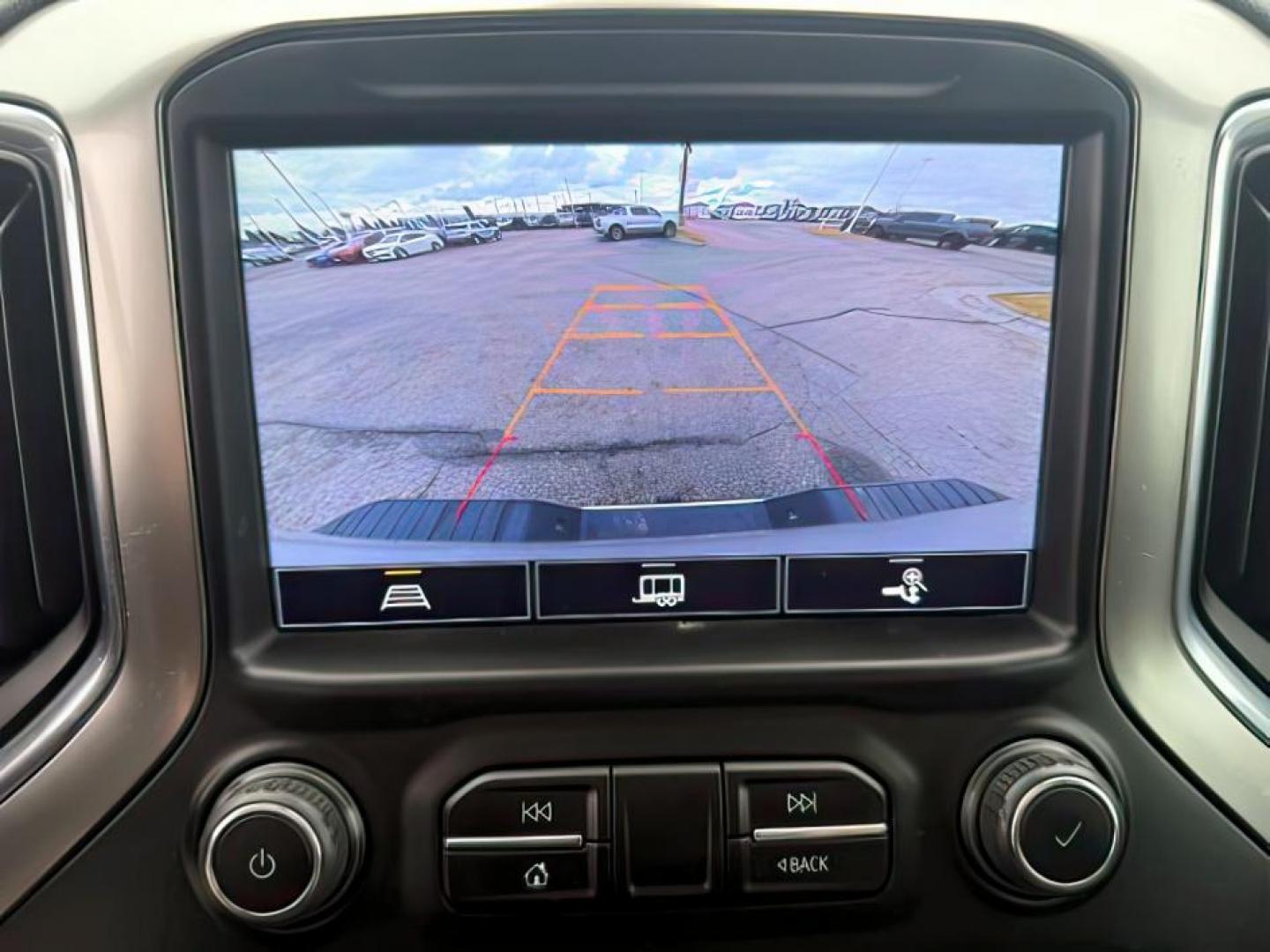 2021 Silver Ice Metallic /Jet Black Chevrolet Silverado 3500HD (1GC4YUEY5MF) with an Duramax 66L V-8 diesel direct injection engine, Automatic transmission, located at 1175 N Woodruff Ave, Idaho Falls, ID, 83401, 43.506901, -111.999657 - At Timberline Auto, finding a great deal on your next vehicle is always easy! Our experienced sales staff's goal is to help find you the right vehicle at the right price! Our knowledgeable finance department has options for almost any credit score. We offer extended service contract options to prote - Photo#16