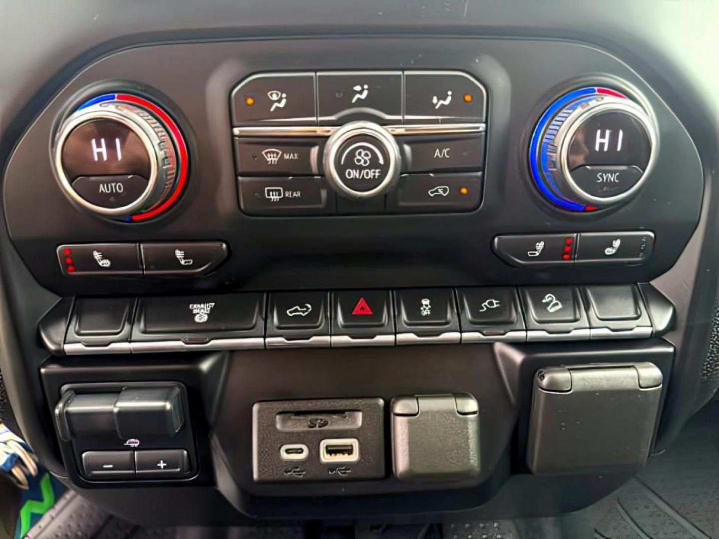 2021 Silver Ice Metallic /Jet Black Chevrolet Silverado 3500HD (1GC4YUEY5MF) with an Duramax 66L V-8 diesel direct injection engine, Automatic transmission, located at 1175 N Woodruff Ave, Idaho Falls, ID, 83401, 43.506901, -111.999657 - At Timberline Auto, finding a great deal on your next vehicle is always easy! Our experienced sales staff's goal is to help find you the right vehicle at the right price! Our knowledgeable finance department has options for almost any credit score. We offer extended service contract options to prote - Photo#17