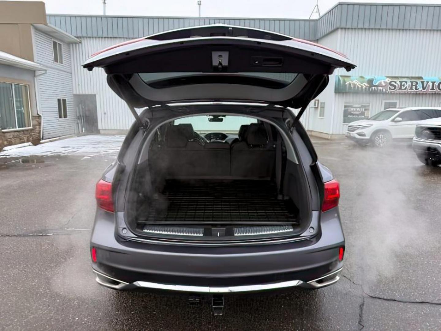 2018 GRAY /LEATHER Acura MDX (5J8YD3H33JL) with an 35L V6 engine, Automatic transmission, located at 1175 N Woodruff Ave, Idaho Falls, ID, 83401, 43.506901, -111.999657 - At Timberline Auto, finding a great deal on your next vehicle is always easy! Our experienced sales staff's goal is to help find you the right vehicle at the right price! Our knowledgeable finance department has options for almost any credit score. We offer extended service contract options to prote - Photo#5