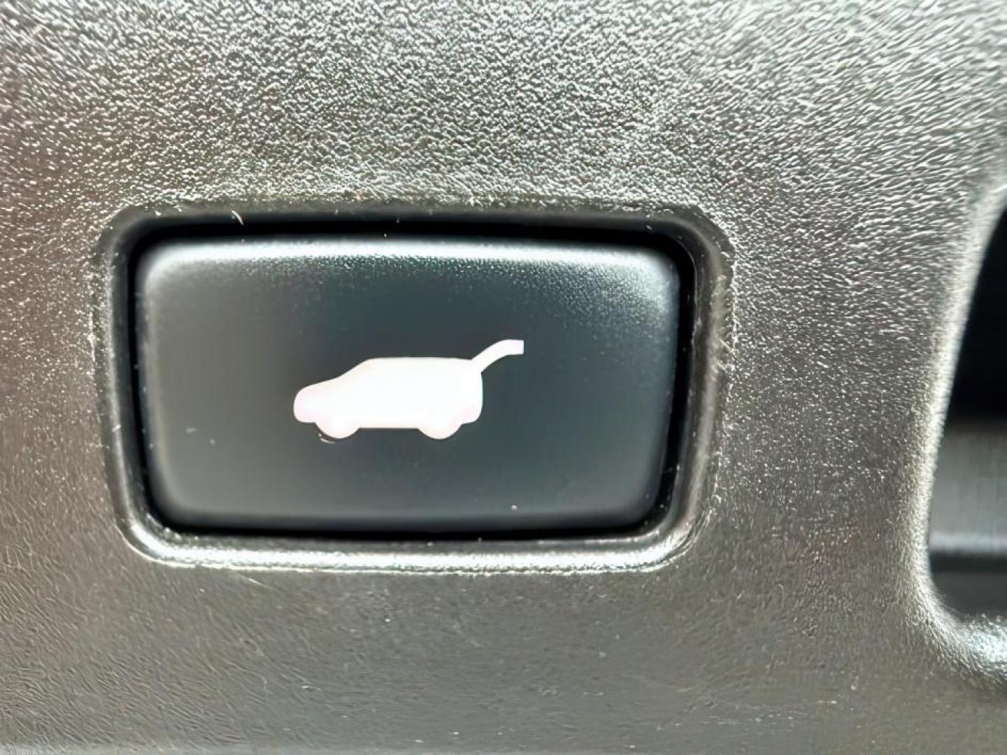 2018 GRAY /LEATHER Acura MDX (5J8YD3H33JL) with an 35L V6 engine, Automatic transmission, located at 1175 N Woodruff Ave, Idaho Falls, ID, 83401, 43.506901, -111.999657 - At Timberline Auto, finding a great deal on your next vehicle is always easy! Our experienced sales staff's goal is to help find you the right vehicle at the right price! Our knowledgeable finance department has options for almost any credit score. We offer extended service contract options to prote - Photo#6