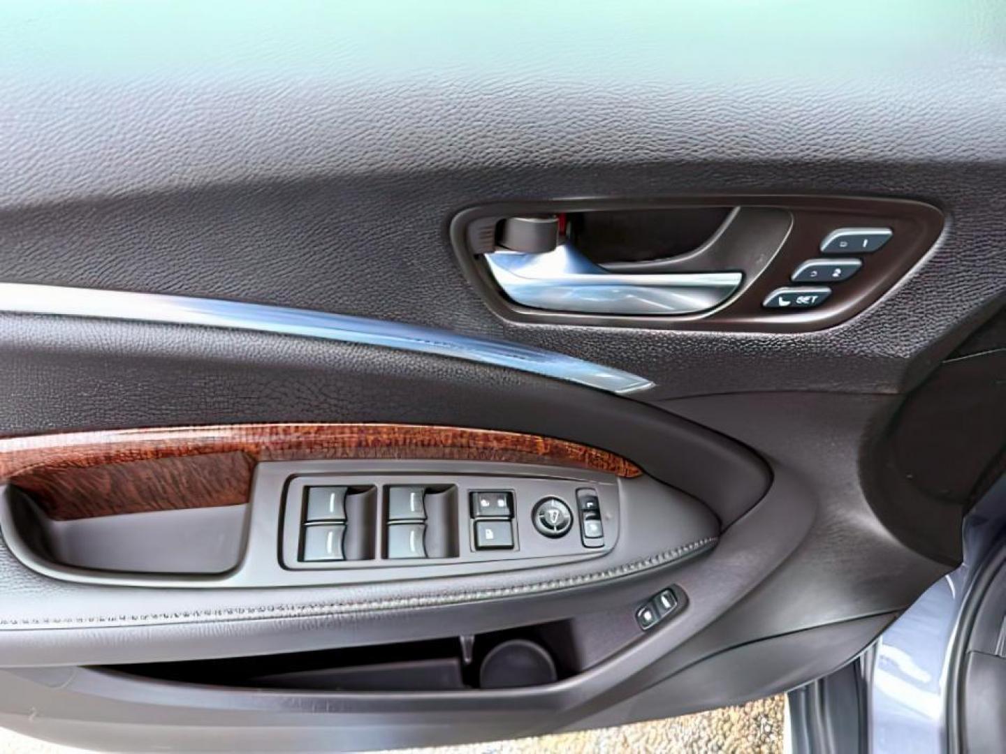 2018 GRAY /LEATHER Acura MDX (5J8YD3H33JL) with an 35L V6 engine, Automatic transmission, located at 1175 N Woodruff Ave, Idaho Falls, ID, 83401, 43.506901, -111.999657 - At Timberline Auto, finding a great deal on your next vehicle is always easy! Our experienced sales staff's goal is to help find you the right vehicle at the right price! Our knowledgeable finance department has options for almost any credit score. We offer extended service contract options to prote - Photo#22